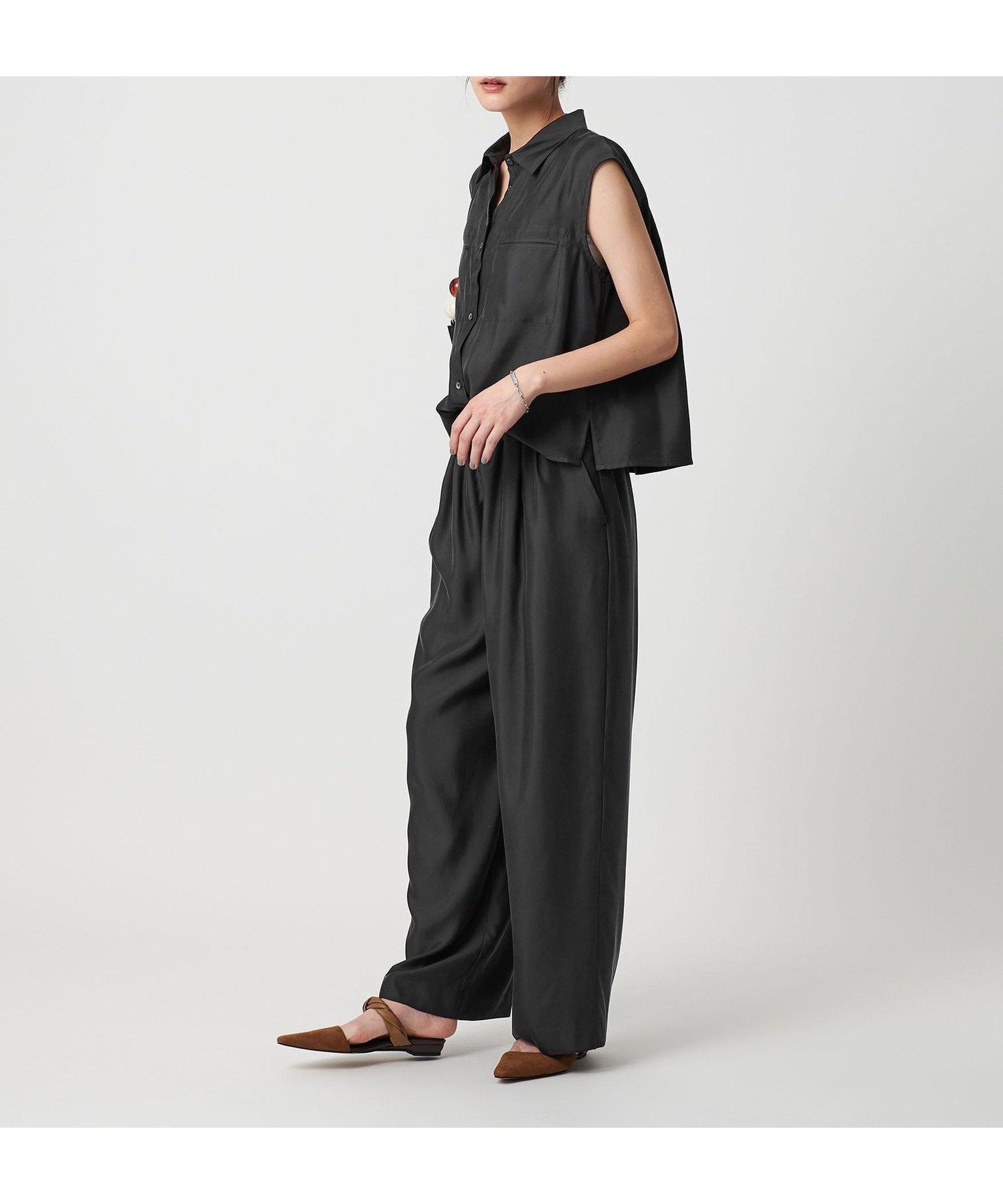 【ビューティ&ユース ユナイテッドアローズ/BEAUTY&YOUTH / UNITED ARROWS】のキュプラブレンドノースリーブポケットシャツ インテリア・キッズ・メンズ・レディースファッション・服の通販 founy(ファニー) 　ファッション　Fashion　レディースファッション　Fashion for Women　トップス・カットソー　Cut & Sew Tops　キャミソール&ノースリーブ　Camisoles & Sleeveless Tops　シャツ・ブラウス・オフィスカジュアル　Elegant Blouses & Button-Ups　おすすめ　Recommended / Our Picks　キュプラ　Cupro, Eco Fabric　スラックス　Slacks, Dress Pants　スーツ　Suit, Formalwear　デニム　Denim, Jeans Material　ノースリーブ　Sleeveless, No-Sleeve　バランス　Balance, Style Balance　フラット　Flat, Flat Shoes　ボトム　Bottoms, Lower Wear　ポケット　Pocket, Pocket Detail　ワーク　Workwear, Utility Style　DK.GRAY|ID: prp329100004598098 ipo3291000000033650033