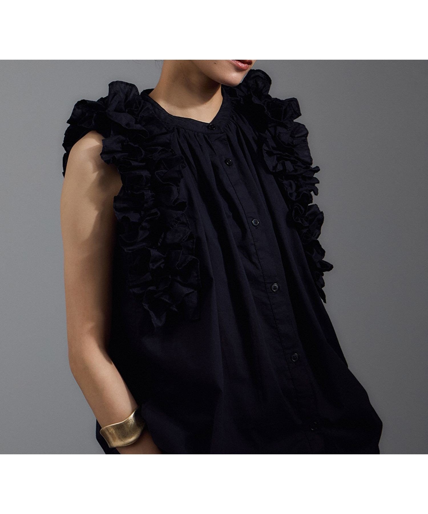 【サロン アダム エ ロペ/SALON adam et rope'】の【crinkle crinkle crinkle】別注サイドフリルノースリーブブラウス インテリア・キッズ・メンズ・レディースファッション・服の通販 founy(ファニー) 　ファッション　Fashion　レディースファッション　Ladies' Fashion Online　トップス・カットソー　Tops/Tshirt　キャミソール / ノースリーブ　No Sleeves　シャツ/ブラウス　Shirts/Blouses　フリル　Frills　別注　Special Order　ブラック(01)|ID: prp329100004598234 ipo3291000000032683565