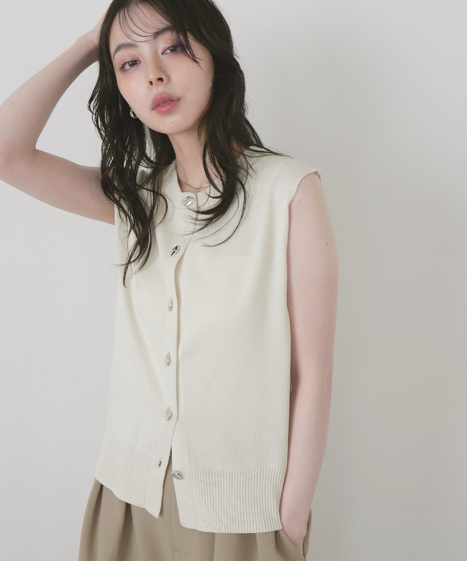 【リアン/Lian】のニュアンスメタルボタンニットベスト インテリア・キッズ・メンズ・レディースファッション・服の通販 founy(ファニー) 　ファッション　Fashion　レディースファッション　Fashion for Women　アウター　Coat / Outerwear Collection　トップス・カットソー　Cut & Sew Tops　ニット　Knit Tops & Sweaters　ベスト&ジレ / 重ね着スタイル　Vests & Gilets　サマー　Summer, Summer Style　シンプル　Simple, Minimal　ベスト　Vest, Waistcoat　アイボリー|ID: prp329100004598586 ipo3291000000032758537