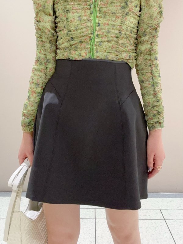 【リリーブラウン/Lily Brown】のボンディングミニスカート インテリア・キッズ・メンズ・レディースファッション・服の通販 founy(ファニー) https://founy.com/ 雑誌掲載アイテム Magazine Items ファッション雑誌 Fashion Magazines ビジンヒャッカ 美人百花 ファッション Fashion レディースファッション Ladies' Fashion Online スカート Skirt ミニスカート Mini Skirts 3月号 March Issue コンパクト Compact シンプル Simple パターン Pattern フィット Fit フォルム Form ボンディング Bonding ミニスカート Mini Skirt 雑誌 Magazine |ID: prp329100004598661 ipo3291000000032688297