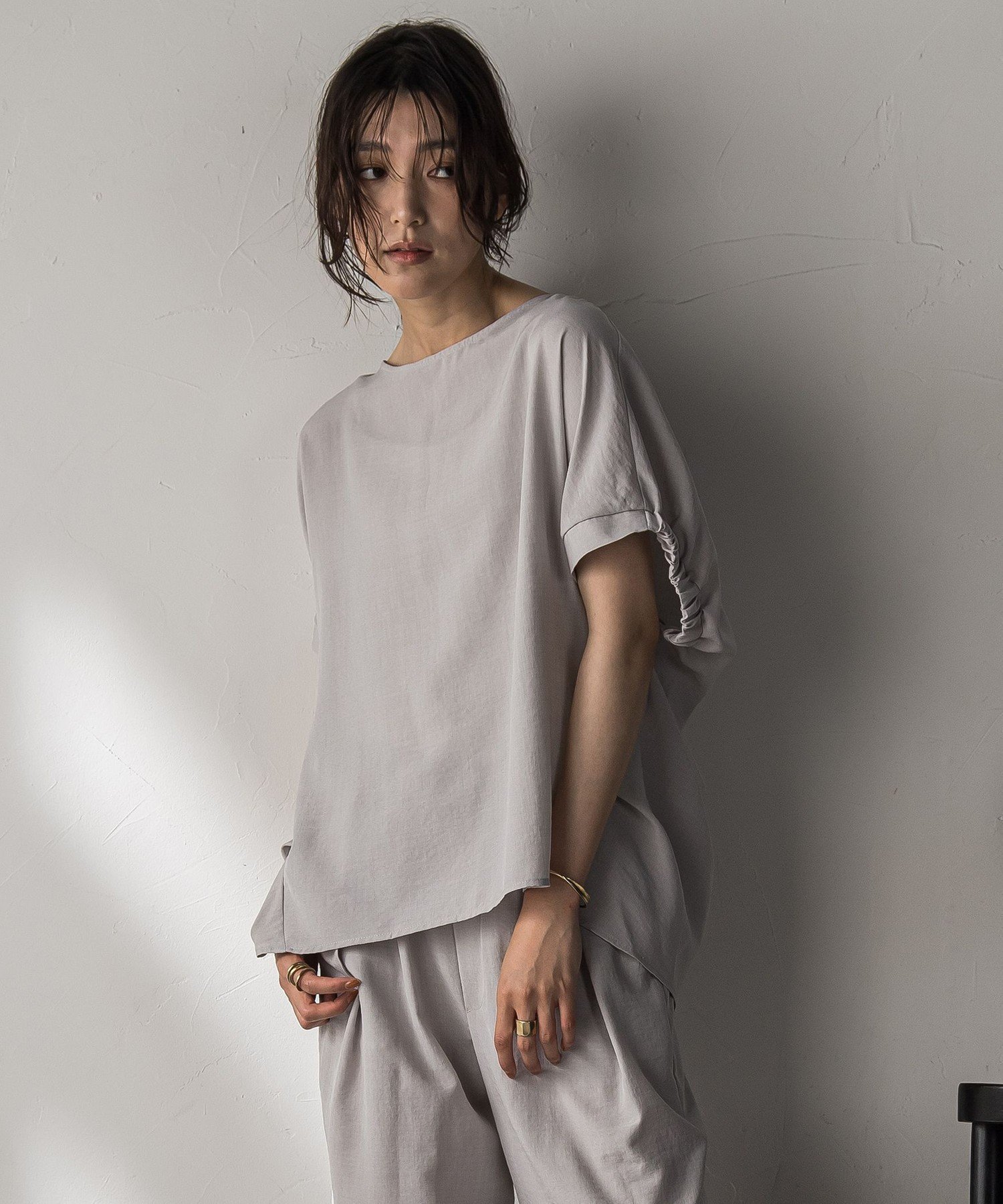 【メイソングレイ/MAYSON GREY】の【新色追加】ドルマンブラウス≪手洗い可能 / セットアップ対応≫ インテリア・キッズ・メンズ・レディースファッション・服の通販 founy(ファニー) 　ファッション　Fashion　レディースファッション　Fashion for Women　トップス・カットソー　Cut & Sew Tops　シャツ・ブラウス・オフィスカジュアル　Elegant Blouses & Button-Ups　ギャザー　Gathered, Ruffled　吸水　Absorbent, Quick-Dry　セットアップ　Set-Up, Coordinated Outfit　デニム　Denim, Jeans Material　パターン　Pattern, Design Print　フォルム　Silhouette, Form　リラックス　Relax, Relaxed Fit　ライトグレー|ID: prp329100004598698 ipo3291000000033211132