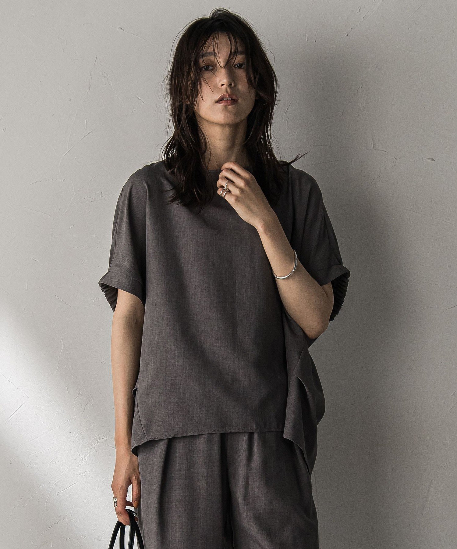 【メイソングレイ/MAYSON GREY】の【新色追加】ドルマンブラウス≪手洗い可能 / セットアップ対応≫ インテリア・キッズ・メンズ・レディースファッション・服の通販 founy(ファニー) 　ファッション　Fashion　レディースファッション　Fashion for Women　トップス・カットソー　Cut & Sew Tops　シャツ・ブラウス・オフィスカジュアル　Elegant Blouses & Button-Ups　ギャザー　Gathered, Ruffled　吸水　Absorbent, Quick-Dry　セットアップ　Set-Up, Coordinated Outfit　デニム　Denim, Jeans Material　パターン　Pattern, Design Print　フォルム　Silhouette, Form　リラックス　Relax, Relaxed Fit　チャコールグレー|ID: prp329100004598698 ipo3291000000033211134