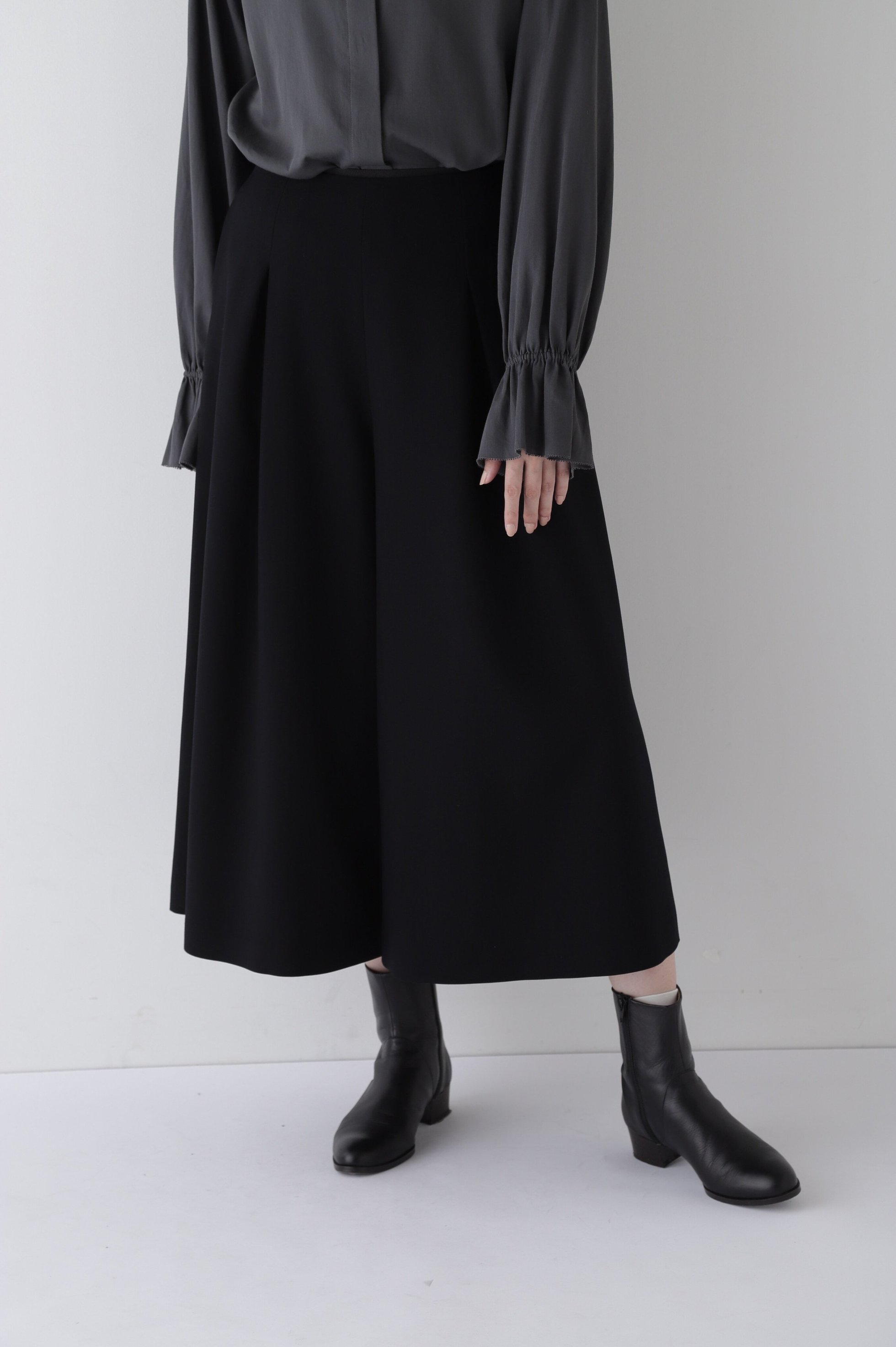 【ヒューマンウーマン/HUMAN WOMAN】のタックフレアーシルエットスカーチョ 人気、トレンドファッション・服の通販 founy(ファニー) 　ファッション　Fashion　レディースファッション　Ladies' Fashion Online　おすすめ　Recommend　シンプル　Simple　スカーチョ　Scarcio　スタンダード　Standard　ストレッチ　Stretch　ベーシック　Basic　エレガント 上品　Elegant　 other-1|ID: prp329100004598791 ipo3291000000032689296