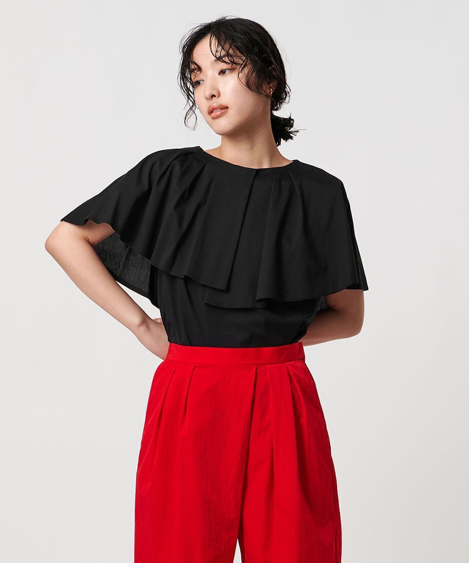 【ユナイテッドアローズ/UNITED ARROWS】のケープフリルカバー2WAY Tシャツ インテリア・キッズ・メンズ・レディースファッション・服の通販 founy(ファニー) 　ファッション　Fashion　レディースファッション　Fashion for Women　トップス・カットソー　Cut & Sew Tops　シャツ・ブラウス・オフィスカジュアル　Elegant Blouses & Button-Ups　ロングTシャツ・Tシャツ　Longline T-Shirts & Tees　カットソー　Cut and Sewn Top　ドレープ　Drape, Draping Fabric　ノースリーブ　Sleeveless, No-Sleeve　フェミニン　Feminine, Girly　フリル　Frill, Ruffle　フロント　Front, Front Design　ボトム　Bottoms, Lower Wear　マニッシュ　Mannish, Boyish　ミックス　Mix, Mixed Style　ランダム　Random, Irregular　リゾート　Resort, Vacation Style　リラックス　Relax, Relaxed Fit　おすすめ　Recommended / Our Picks　エレガント 上品　Elegant　BLACK|ID: prp329100004598872 ipo3291000000033362757