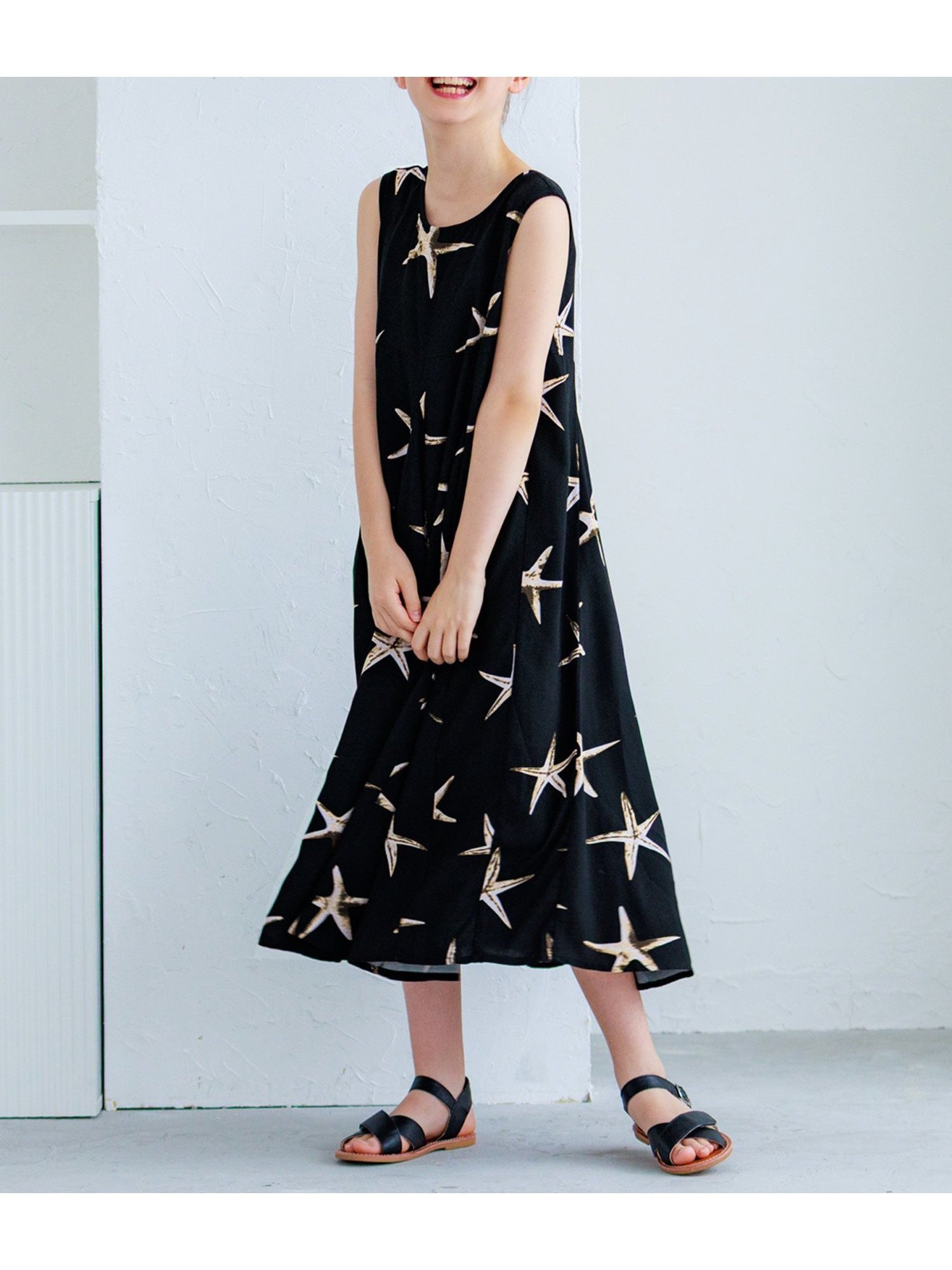 【コカ/coca / KIDS】のキッズ 親子お揃いレーヨンヒトデ柄ワンピース 人気、トレンドファッション・服の通販 founy(ファニー) 　ファッション　Fashion　キッズファッション　Fashion for Kids　ワンピース　Dresses　キャップ　Cap, Baseball Cap　サンダル　Sandals, Summer Shoes　とろみ　Fluid, Flowy Fabric　ティアードワンピース　Tiered Dress, Flared Dress　ポケット　Pocket, Pocket Detail　リゾート　Resort, Vacation Style　おすすめ　Recommended / Our Picks　夏　Summer　 other-1|ID: prp329100004598902 ipo3291000000032690543