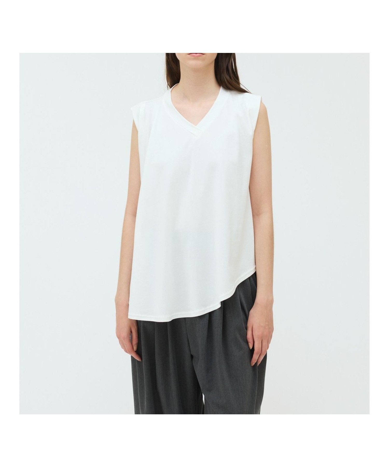 【マーコート/MARcourt】のmizuiro ind Vネックアシンメトリーノースリーブプルオーバー 人気、トレンドファッション・服の通販 founy(ファニー) 　ファッション　Fashion　レディースファッション　Ladies' Fashion Online　トップス・カットソー　Tops/Tshirt　キャミソール / ノースリーブ　No Sleeves　プルオーバー　Pullover　Vネック　V-Neck　アシンメトリー　Asymmetry　ノースリーブ　No Sleeve　ポケット　Pocket　無地　Plain Color　 other-1|ID: prp329100004598973 ipo3291000000032691105