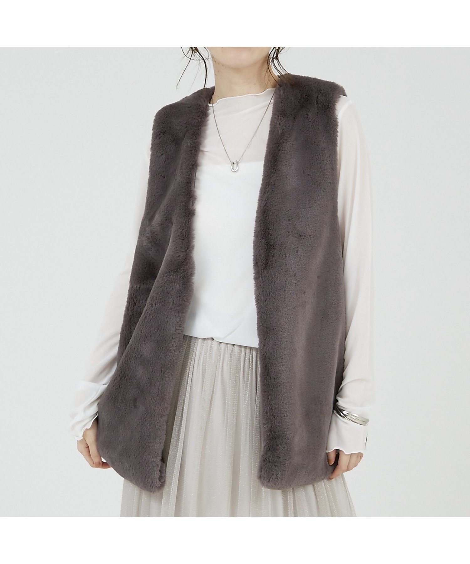 【アバハウスマヴィ/abahouse mavie】のフェイクファーベスト インテリア・キッズ・メンズ・レディースファッション・服の通販 founy(ファニー) 　ファッション　Fashion　レディースファッション　Ladies' Fashion Online　アウター　Coat Outerwear　トップス・カットソー　Tops/Tshirt　ベスト/ジレ　Gilets/Vests　バランス　Balance　フェイクファー　Faux Fur　フロント　Front　ベスト　Vest　ポケット　Pocket　リアル　Real　秋　Autumn/Fall　チャコールグレー|ID: prp329100004599136 ipo3291000000032692378