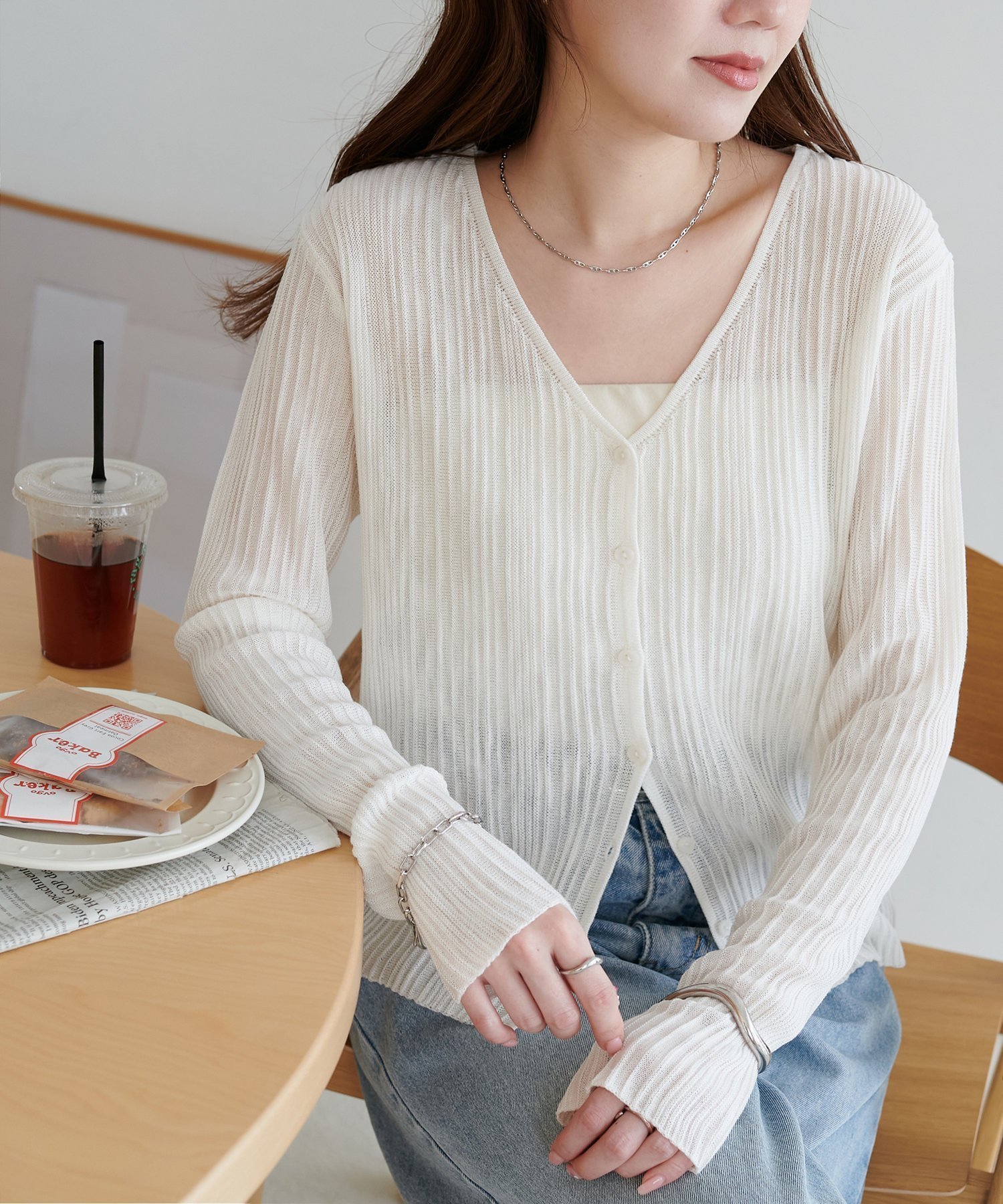 【ディスコート/Discoat】のシアーリブVネックカーディガン インテリア・キッズ・メンズ・レディースファッション・服の通販 founy(ファニー) 　ファッション　Fashion　レディースファッション　Ladies' Fashion Online　トップス・カットソー　Tops/Tshirt　カーディガン　Cardigans　Vネック　V-Neck　カーディガン　Cardigan　シアー　Sheer　フィット　Fit　リブニット　Rib Knit　夏　Summer　春　Spring　S/S・春夏　Ss・Spring/Summer　オフホワイト|ID: prp329100004599584 ipo3291000000032697009