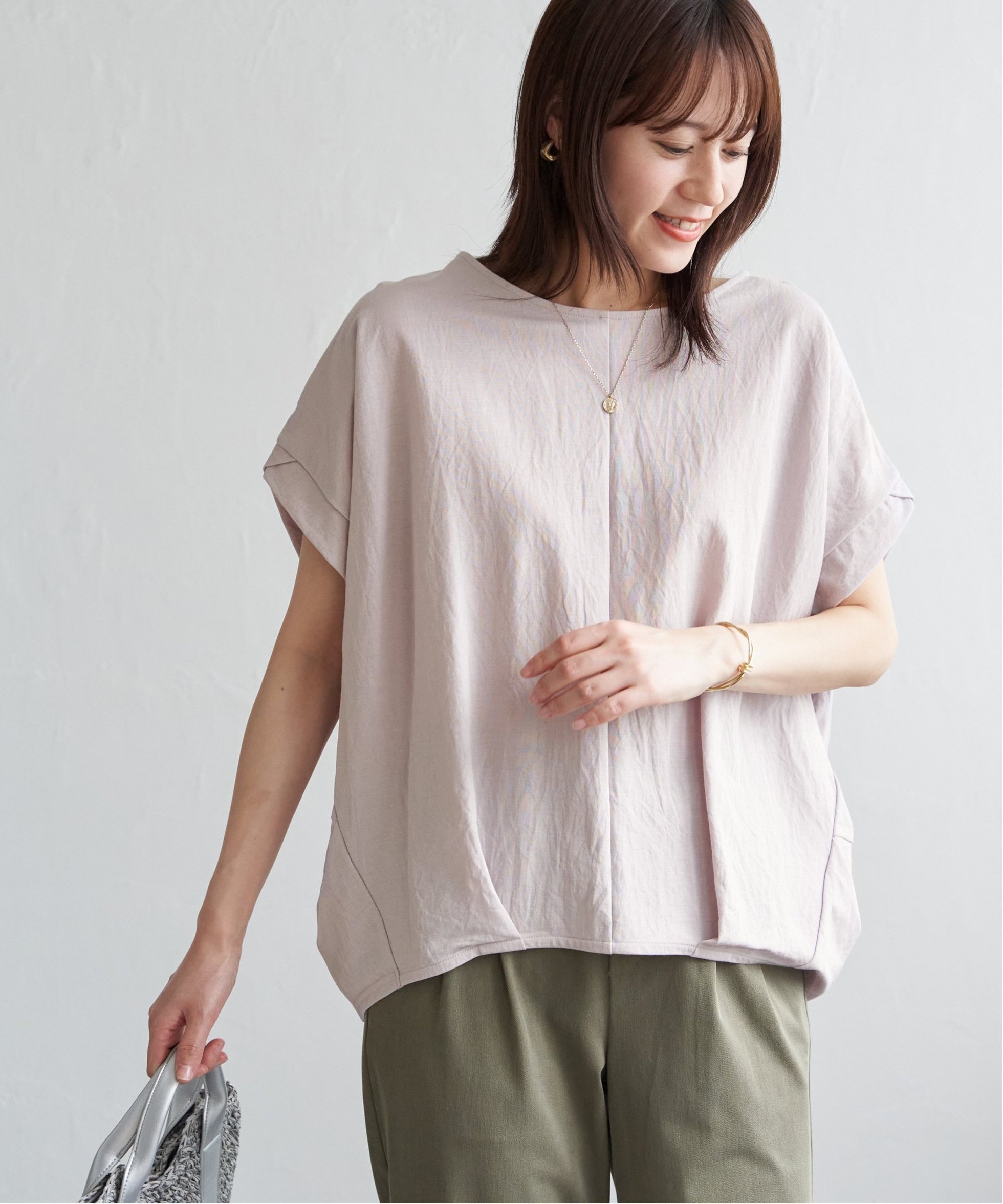 【イッカ/ikka】の冷感鹿の子センターシームタックプルオーバー インテリア・キッズ・メンズ・レディースファッション・服の通販 founy(ファニー) 　ファッション　Fashion　レディースファッション　Fashion for Women　トップス・カットソー　Cut & Sew Tops　カジュアルプルオーバー・ニットトップス　Pullovers & Knit Tops / Casual Pullovers　カットソー　Cut and Sewn Top　シンプル　Simple, Minimal　バランス　Balance, Style Balance　フロント　Front, Front Design　モノトーン　Monotone, Black and White　ビジネス 仕事 通勤　Business / Work / Commuting　夏　Summer　鹿の子　Piqué, Kanoko Fabric　ベージュ|ID: prp329100004599884 ipo3291000000033178414