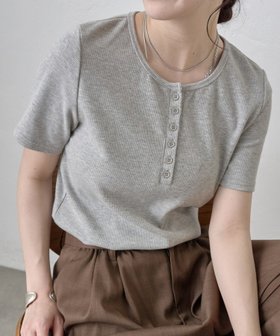 【コロニートゥーワンスリーナイン/COLONY 2139】の【WEB限定】ヘンリーネックテレコハーフスリーブTシャツ 人気、トレンドファッション・服の通販 founy(ファニー) ファッション Fashion レディースファッション Fashion for Women トップス・カットソー Cut & Sew Tops シャツ・ブラウス・オフィスカジュアル Elegant Blouses & Button-Ups ロングTシャツ・Tシャツ Longline T-Shirts & Tees コンパクト Compact, Small Size デコルテ Décolleté, Neckline |ID:prp329100004599940