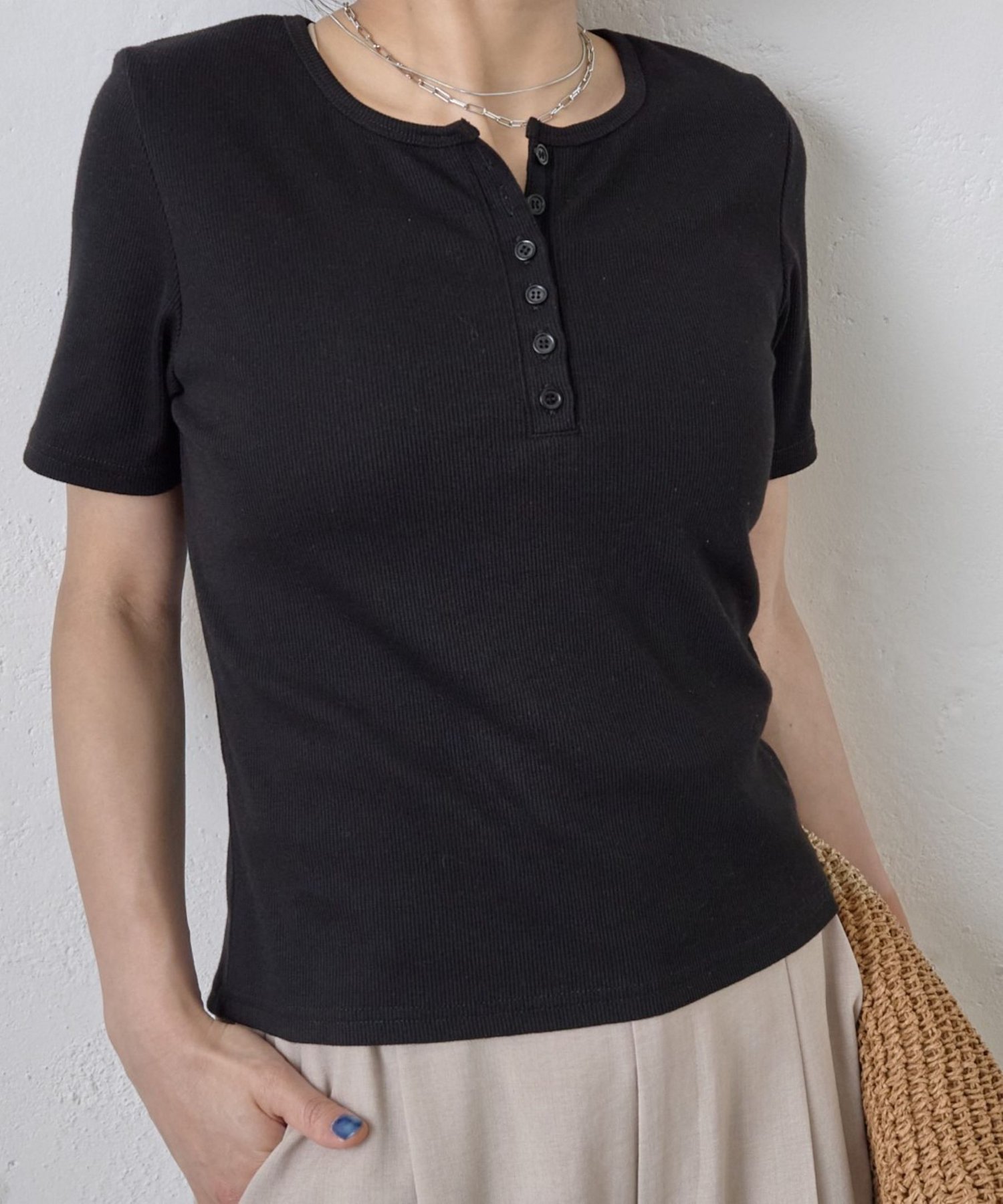 【コロニートゥーワンスリーナイン/COLONY 2139】の【WEB限定】ヘンリーネックテレコハーフスリーブTシャツ インテリア・キッズ・メンズ・レディースファッション・服の通販 founy(ファニー) 　ファッション　Fashion　レディースファッション　Fashion for Women　トップス・カットソー　Cut & Sew Tops　シャツ・ブラウス・オフィスカジュアル　Elegant Blouses & Button-Ups　ロングTシャツ・Tシャツ　Longline T-Shirts & Tees　コンパクト　Compact, Small Size　デコルテ　Décolleté, Neckline　ブラック|ID: prp329100004599940 ipo3291000000033284155