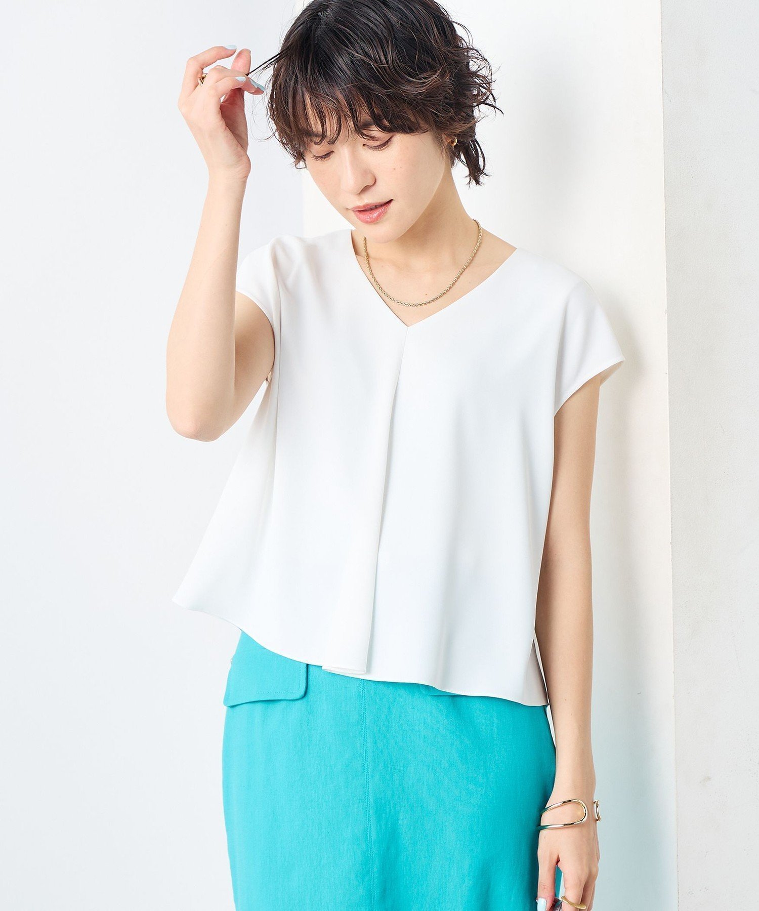 【ノーリーズ/NOLLEY'S】のレイヤードVネックブラウス インテリア・キッズ・メンズ・レディースファッション・服の通販 founy(ファニー) 　ファッション　Fashion　レディースファッション　Ladies' Fashion Online　トップス・カットソー　Tops/Tshirt　シャツ/ブラウス　Shirts/Blouses　Vネック　V-Neck　2025年　2025　2025春夏・S/S　Ss,Spring/Summer,2025　おすすめ　Recommend　インナー　Inner　サテン　Satin　シフォン　Chiffon　シンプル　Simple　ジャケット　Jacket　ドレープ　Drape　バランス　Balance　フロント　Front　ビジネス 仕事 通勤　Business　オフホワイト|ID: prp329100004600174 ipo3291000000032701574