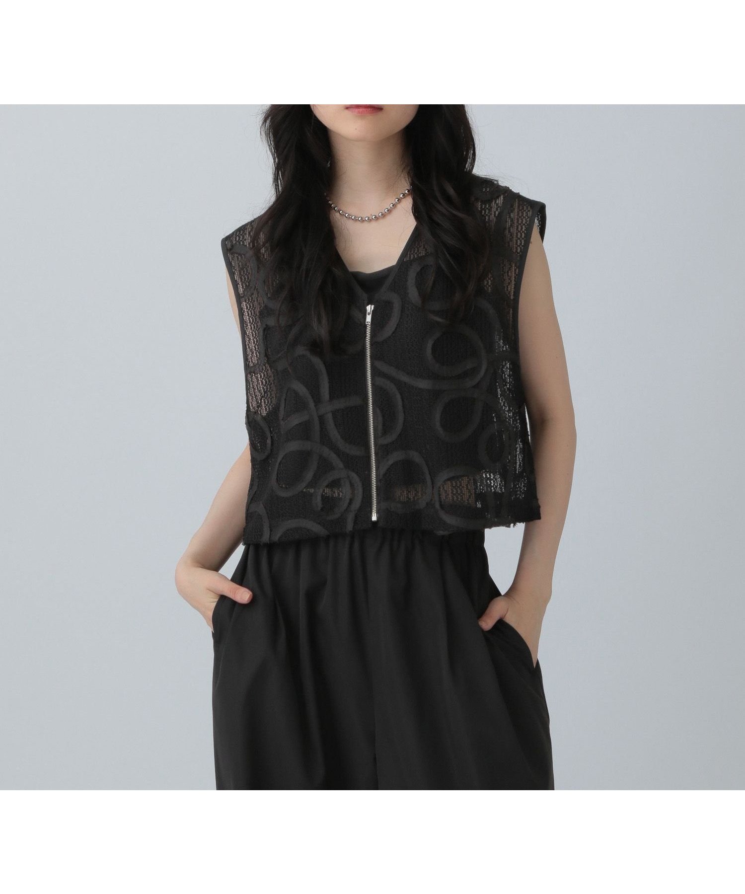 【レプシィム ローリーズファーム/LEPSIM LOWRYS FARM】のエンブロイダリーレースジレ インテリア・キッズ・メンズ・レディースファッション・服の通販 founy(ファニー) 　ファッション　Fashion　レディースファッション　Ladies' Fashion Online　アウター　Coat Outerwear　トップス・カットソー　Tops/Tshirt　ベスト/ジレ　Gilets/Vests　おすすめ　Recommend　ショート　Short　セットアップ　Set Up　トレンド　Trend　ボトム　Bottom　レース　Race　今季　This Season　ブラック09|ID: prp329100004600298 ipo3291000000032702508