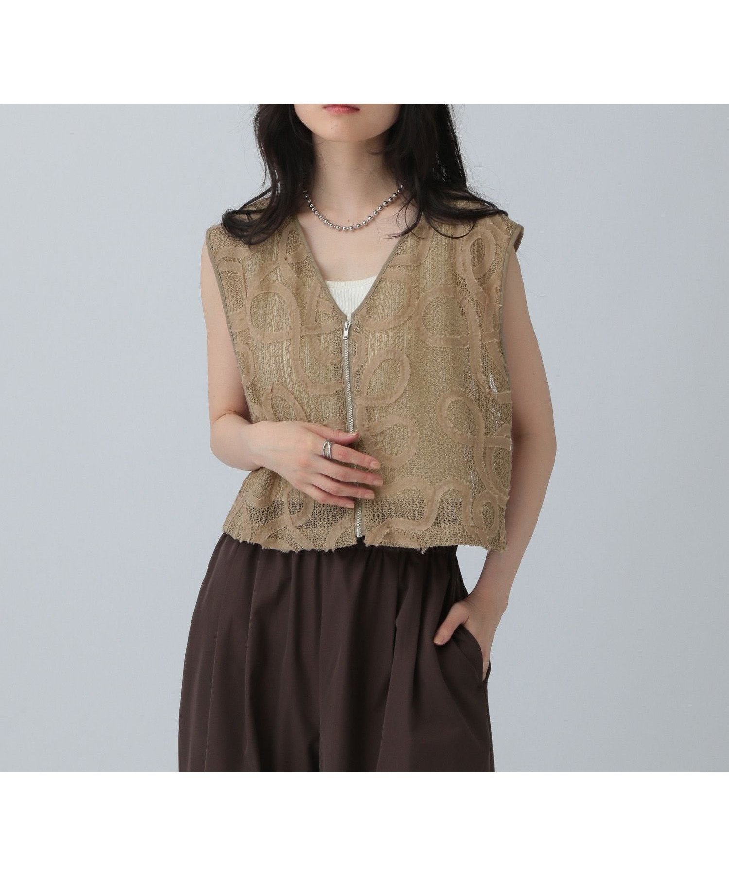 【レプシィム ローリーズファーム/LEPSIM LOWRYS FARM】のエンブロイダリーレースジレ インテリア・キッズ・メンズ・レディースファッション・服の通販 founy(ファニー) 　ファッション　Fashion　レディースファッション　Ladies' Fashion Online　アウター　Coat Outerwear　トップス・カットソー　Tops/Tshirt　ベスト/ジレ　Gilets/Vests　おすすめ　Recommend　ショート　Short　セットアップ　Set Up　トレンド　Trend　ボトム　Bottom　レース　Race　今季　This Season　ベージュ51|ID: prp329100004600298 ipo3291000000032702510
