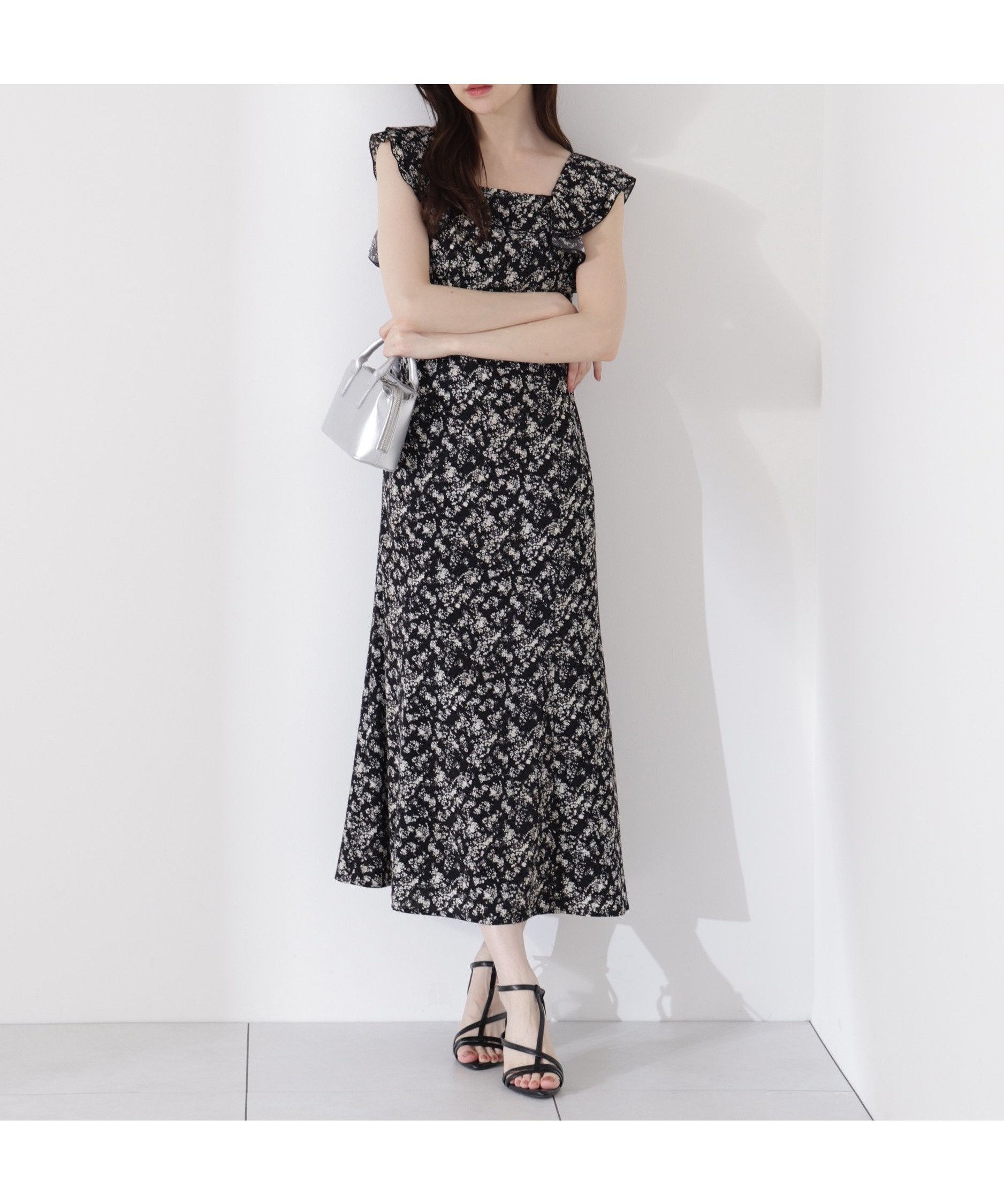 【プロポーション ボディドレッシング/PROPORTION BODY DRESSING】の小花柄レディワンピース インテリア・キッズ・メンズ・レディースファッション・服の通販 founy(ファニー) 　ファッション　Fashion　レディースファッション　Fashion for Women　ワンピース　Dresses　スリム　Slim, Slim Fit　スリーブ　Sleeve, Long Sleeve / Short Sleeve　デコルテ　Décolleté, Neckline　フリル　Frill, Ruffle　リボン　Ribbon, Bow　ブラック|ID: prp329100004600510 ipo3291000000032708359