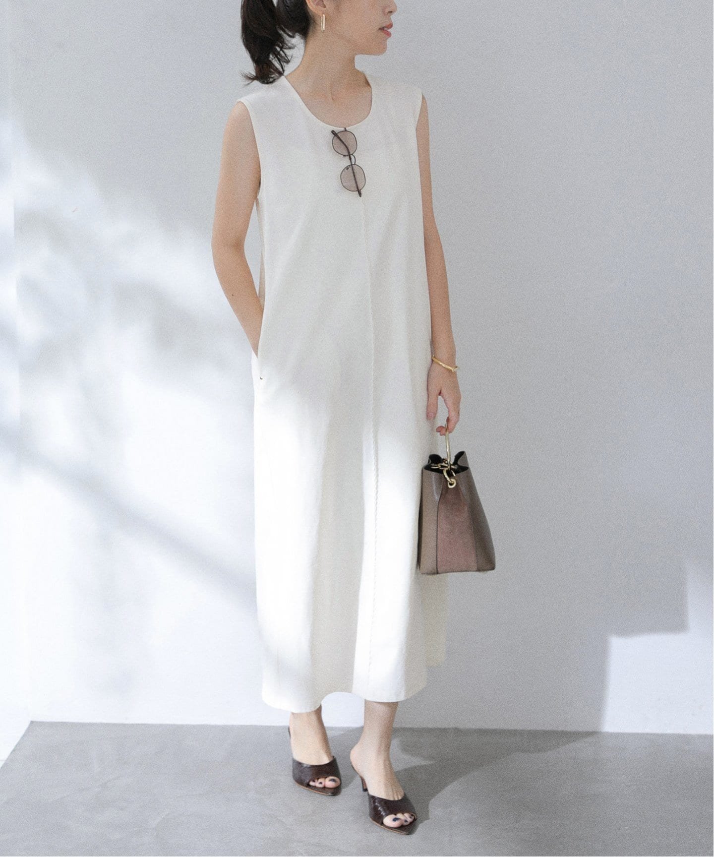 【ラ トータリテ/La TOTALITE】の【洗える】ピンタックカットワンピース インテリア・キッズ・メンズ・レディースファッション・服の通販 founy(ファニー) 　ファッション　Fashion　レディースファッション　Fashion for Women　ワンピース　Dresses　2025年　2025　2025春夏・S/S　Spring/Summer 2025 SS25　シンプル　Simple, Minimal　フロント　Front, Front Design　洗える　Machine Washable　ナチュラル|ID: prp329100004600555 ipo3291000000032708676