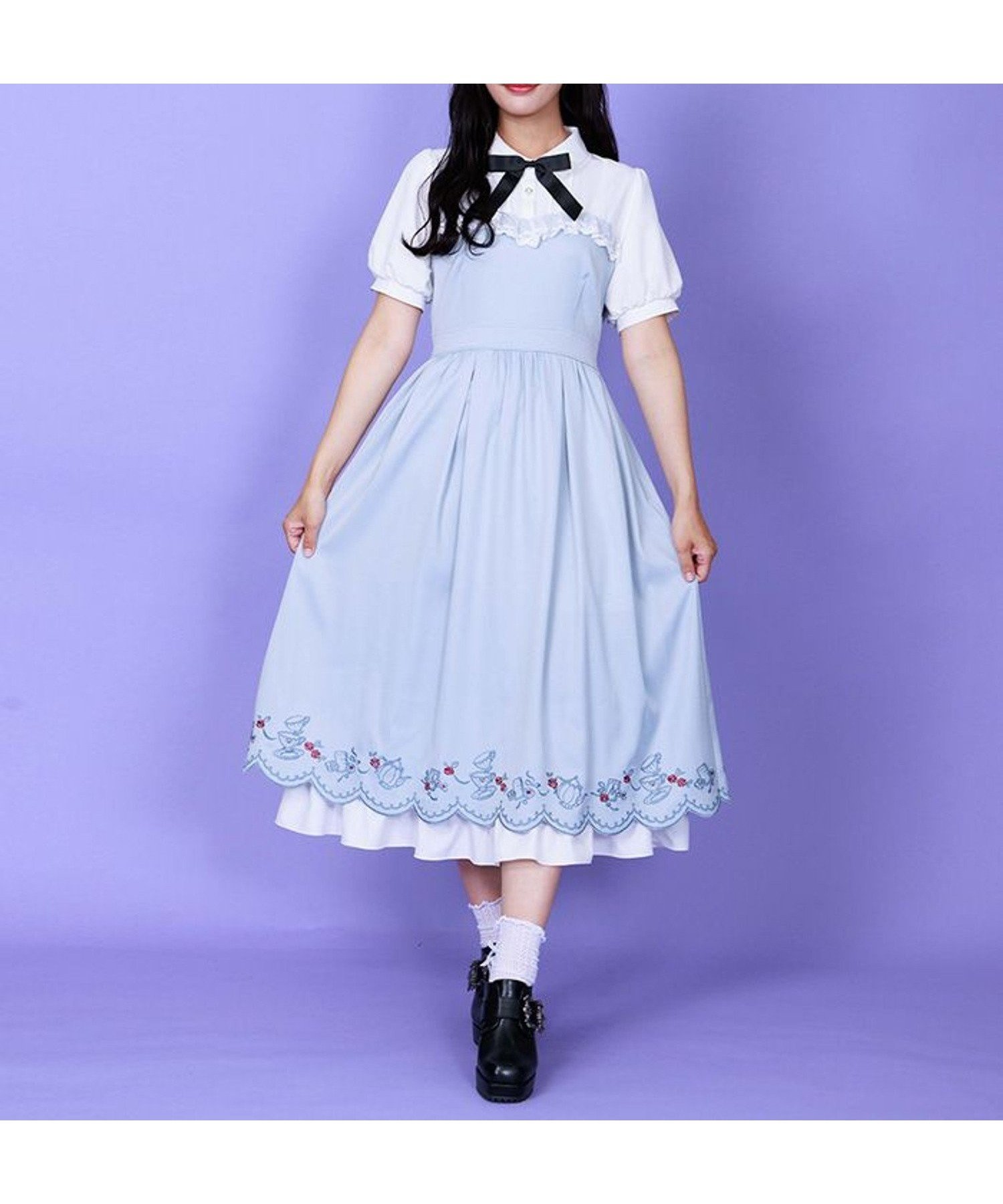 【アクシーズファム/axes femme】のティーパーティー刺繍ワンピース インテリア・キッズ・メンズ・レディースファッション・服の通販 founy(ファニー) 　ファッション　Fashion　レディースファッション　Fashion for Women　ワンピース　Dresses　おすすめ　Recommended / Our Picks　アクセサリー　Fashion Accessories　チャーム　Charm, Pendant　ブローチ　Brooch, Pin Brooch　モチーフ　Motif, Design Theme　リボン　Ribbon, Bow　サックス|ID: prp329100004600568 ipo3291000000032708744