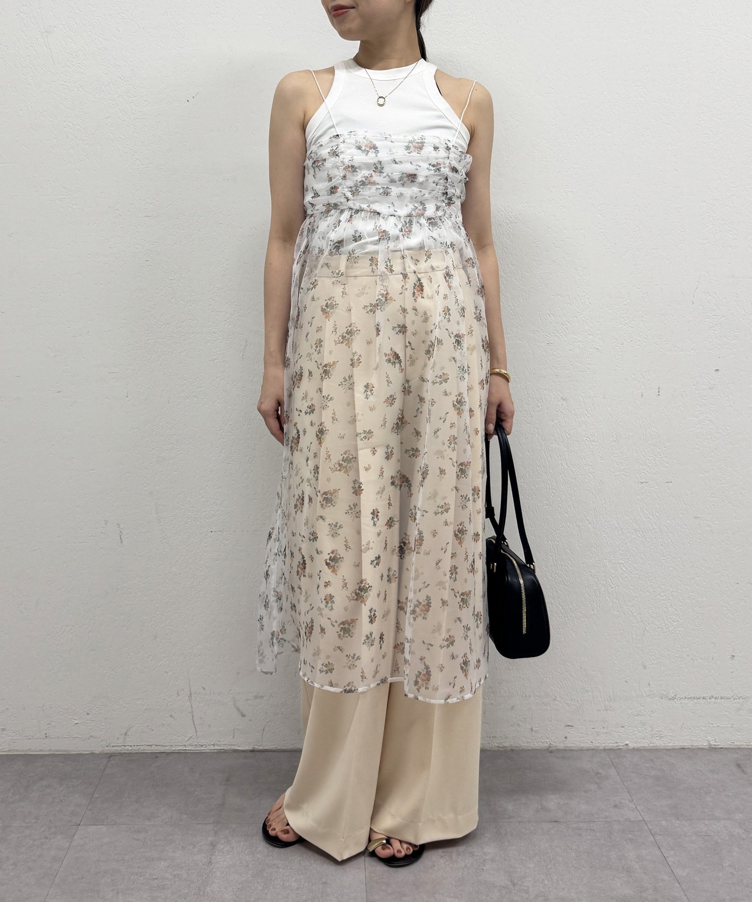 【パルグループ/PAL GROUP】の【Loungedress】フラワーオーガンジーキャミワンピース インテリア・キッズ・メンズ・レディースファッション・服の通販 founy(ファニー) 　ファッション　Fashion　レディースファッション　Fashion for Women　ワンピース　Dresses　フォーマル・パーティードレス・結婚式用ドレス　Elegant & Casual Dresses　キャミソールワンピース　Camisole Dresses　オーガンジー　Organza Fabric　ジャケット　Jacket, Outerwear　ストレート　Straight, Straight Cut　タンク　Tank Top, Sleeveless Top　デニム　Denim, Jeans Material　再入荷　Restock / Back in Stock　おすすめ　Recommended / Our Picks　オフホワイト|ID: prp329100004600580 ipo3291000000032708829