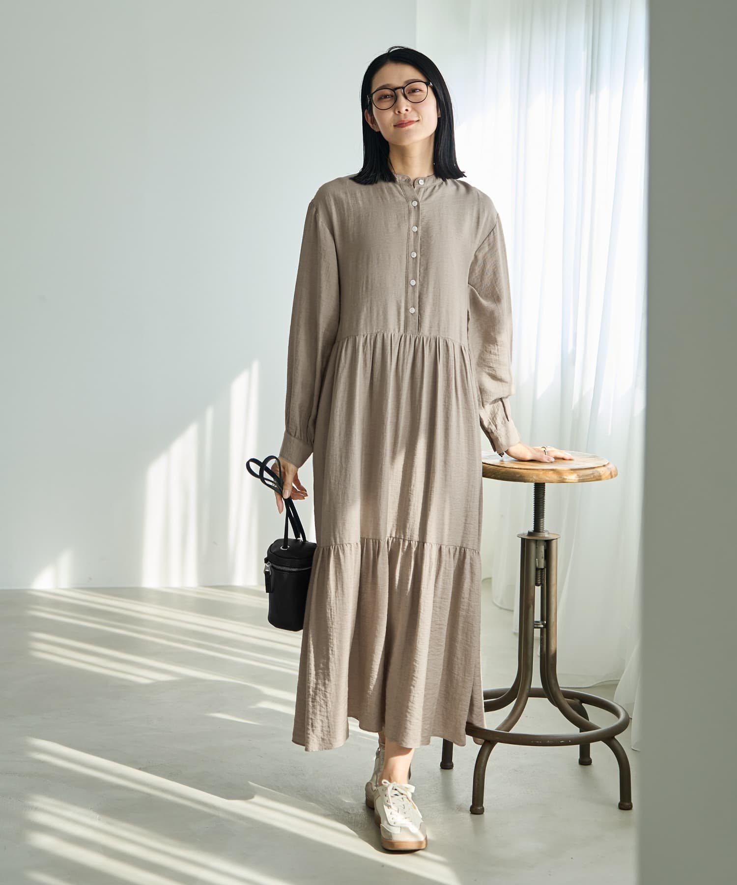 【スタイルデリ/STYLE DELI】の【LUXE】シボ生地ティアードワンピース インテリア・キッズ・メンズ・レディースファッション・服の通販 founy(ファニー) 　ファッション　Fashion　レディースファッション　Fashion for Women　ワンピース　Dresses　イエロー　Yellow　インナー　Innerwear　春　Spring　カフス　Cuff Design　ギャザー　Gathered, Ruffled　クール　Cool, Chic　ショルダー　Shoulder, Shoulder Strap　ジャケット　Jacket, Outerwear　スニーカー　Sneakers, Trainers　スリット　Slit, Slit Detail　ダメージ　Distressed, Destroyed　チュニック　Tunic, Long Top　ティアード　Tiered, Tiered Style　ティアードワンピース　Tiered Dress, Flared Dress　ドロップ　Drop Shoulder, Dropped Style　定番　Standard, Basic Item　パーカー　Hoodie, Parka　パール　Pearl, Pearl Accent　フロント　Front, Front Design　ブルゾン　Blouson, Bomber Jacket　ポケット　Pocket, Pocket Detail　リラックス　Relax, Relaxed Fit　ロング　Long, Long-Length　冬　Winter / This Winter　S/S・春夏　SS, Spring/Summer, Warm Season　おすすめ　Recommended / Our Picks　夏　Summer　サンドベージュ|ID: prp329100004600593 ipo3291000000032708884