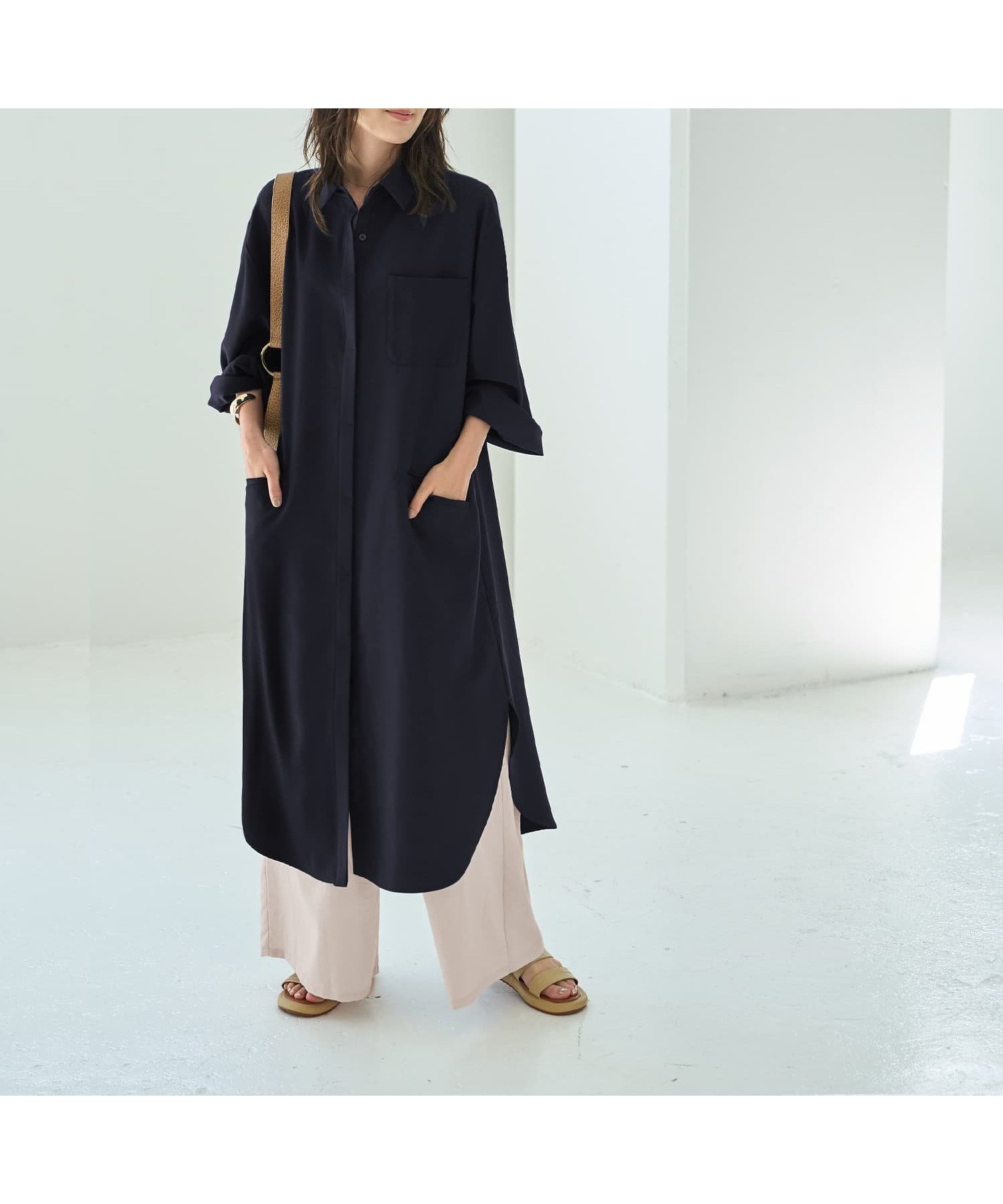 【スタイルデリ/STYLE DELI】の【LUXE】さらさら落ち感ワイドスリーブワンピース インテリア・キッズ・メンズ・レディースファッション・服の通販 founy(ファニー) 　ファッション　Fashion　レディースファッション　Fashion for Women　ワンピース　Dresses　インナー　Innerwear　ギャザー　Gathered, Ruffled　シアー　Sheer, See-Through　シューズ　Shoes, Footwear　スニーカー　Sneakers, Trainers　スリット　Slit, Slit Detail　スリーブ　Sleeve, Long Sleeve / Short Sleeve　センター　Center, Center Line　タートルネック　Turtleneck, High Neck　ドレープ　Drape, Draping Fabric　定番　Standard, Basic Item　パープル　Purple, Violet　フォルム　Silhouette, Form　フロント　Front, Front Design　ポケット　Pocket, Pocket Detail　ラウンド　Round, Round Neck　ループ　Loop, Loop Knit　ロング　Long, Long-Length　ワイド　Wide, Wide Fit　夏　Summer　ネイビー|ID: prp329100004600594 ipo3291000000032708901