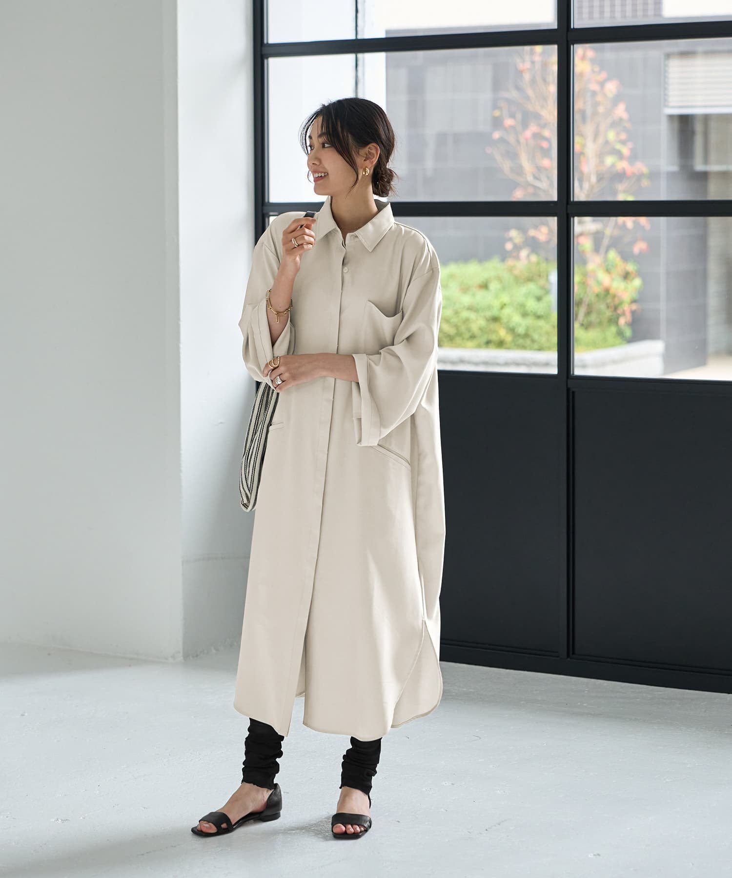 【スタイルデリ/STYLE DELI】の【LUXE】さらさら落ち感ワイドスリーブワンピース インテリア・キッズ・メンズ・レディースファッション・服の通販 founy(ファニー) 　ファッション　Fashion　レディースファッション　Fashion for Women　ワンピース　Dresses　インナー　Innerwear　ギャザー　Gathered, Ruffled　シアー　Sheer, See-Through　シューズ　Shoes, Footwear　スニーカー　Sneakers, Trainers　スリット　Slit, Slit Detail　スリーブ　Sleeve, Long Sleeve / Short Sleeve　センター　Center, Center Line　タートルネック　Turtleneck, High Neck　ドレープ　Drape, Draping Fabric　定番　Standard, Basic Item　パープル　Purple, Violet　フォルム　Silhouette, Form　フロント　Front, Front Design　ポケット　Pocket, Pocket Detail　ラウンド　Round, Round Neck　ループ　Loop, Loop Knit　ロング　Long, Long-Length　ワイド　Wide, Wide Fit　夏　Summer　エアリーグレー|ID: prp329100004600594 ipo3291000000032708902