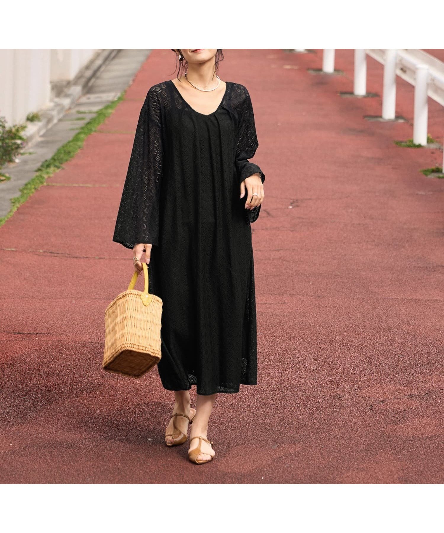 【スタイルデリ/STYLE DELI】の【LUXE】ウェーブレースロングワンピース インテリア・キッズ・メンズ・レディースファッション・服の通販 founy(ファニー) 　ファッション　Fashion　レディースファッション　Fashion for Women　ワンピース　Dresses　インナー　Innerwear　春　Spring　秋　Autumn　ギャザー　Gathered, Ruffled　クール　Cool, Chic　スリット　Slit, Slit Detail　スリーブ　Sleeve, Long Sleeve / Short Sleeve　センター　Center, Center Line　デコルテ　Décolleté, Neckline　長袖　Long Sleeve, Full Sleeve　フォルム　Silhouette, Form　フレア　Flare, Flared　フロント　Front, Front Design　ペチコート　Petticoat, Underskirt　ポケット　Pocket, Pocket Detail　リゾート　Resort, Vacation Style　ループ　Loop, Loop Knit　レギンス　Leggings, Stretch Pants　レース　Lace, Lace Fabric　ロング　Long, Long-Length　夏　Summer　旅行　Travel　ブラック|ID: prp329100004600598 ipo3291000000032708932