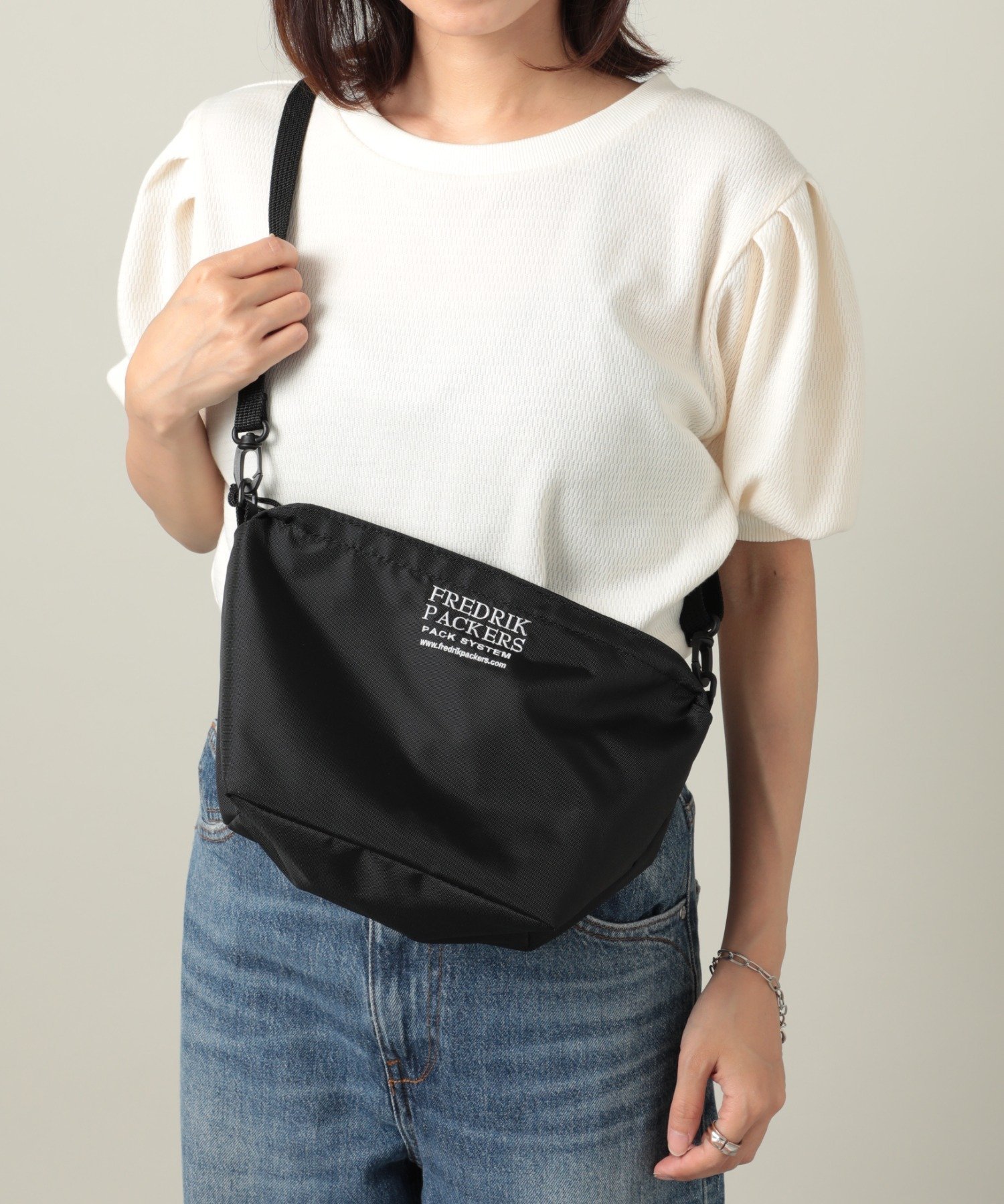 【その他のブランド/Other】のFREDRIK PACKERS/【別注】420D FAM SHOULDER ショルダーバッグ 人気、トレンドファッション・服の通販 founy(ファニー) 　ファッション　Fashion　レディースファッション　Fashion for Women　バッグ　Bags　厚底　Platform Shoes　スキニー　Skinny, Slim Fit　スラックス　Slacks, Dress Pants　デニム　Denim, Jeans Material　トレンド　Trend, Trending Now　定番　Standard, Basic Item　パーカー　Hoodie, Parka　別注　Limited Edition, Custom Order　ラップ　Wrap, Wrap Design　ワイド　Wide, Wide Fit　再入荷　Restock / Back in Stock　エレガント 上品　Elegant　 other-1|ID: prp329100004600653 ipo3291000000032709578