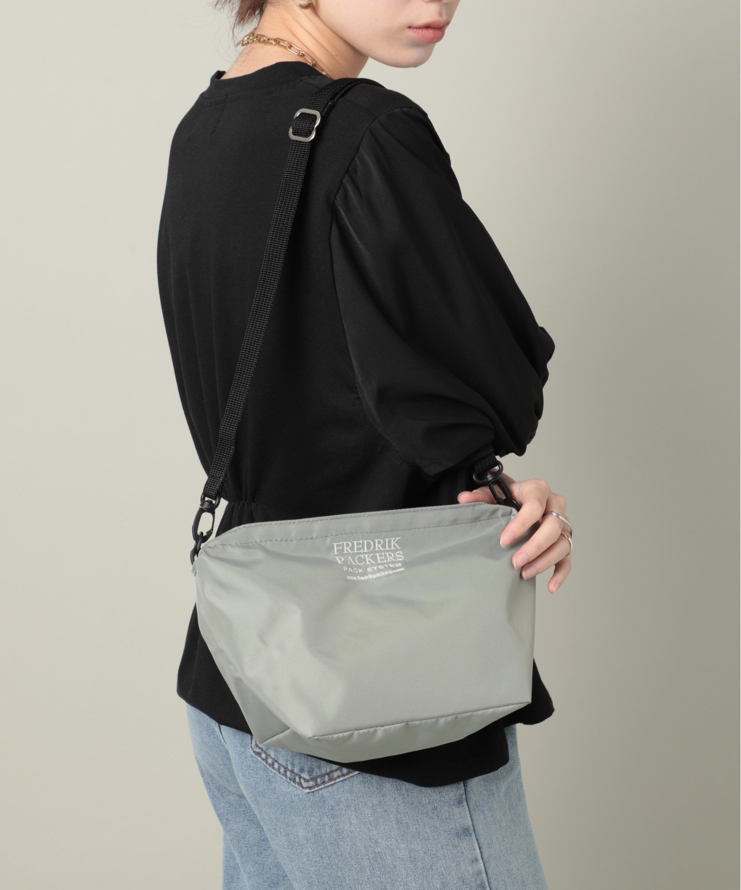 【その他のブランド/Other】のFREDRIK PACKERS/【別注】420D FAM SHOULDER ショルダーバッグ インテリア・キッズ・メンズ・レディースファッション・服の通販 founy(ファニー) 　ファッション　Fashion　レディースファッション　Fashion for Women　バッグ　Bags　厚底　Platform Shoes　スキニー　Skinny, Slim Fit　スラックス　Slacks, Dress Pants　デニム　Denim, Jeans Material　トレンド　Trend, Trending Now　定番　Standard, Basic Item　パーカー　Hoodie, Parka　別注　Limited Edition, Custom Order　ラップ　Wrap, Wrap Design　ワイド　Wide, Wide Fit　再入荷　Restock / Back in Stock　エレガント 上品　Elegant　L.GRY|ID: prp329100004600653 ipo3291000000032709581