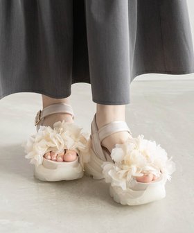 【ランダ/RANDA】のボリュームフラワースポーツサンダル 人気、トレンドファッション・服の通販 founy(ファニー) ファッション Fashion レディースファッション Fashion for Women スポーツウェア Functional & Stylish Sportswear サンダル&ミュール Sandals & Mules クッション Cushion, Throw Pillow サンダル Sandals, Summer Shoes シアー Sheer, See-Through スポーツ Sports, Activewear チュール Tulip, Tulip Motif バランス Balance, Style Balance フェミニン Feminine, Girly フラワー Flower, Floral ラップ Wrap, Wrap Design レース Lace, Lace Fabric |ID:prp329100004600664