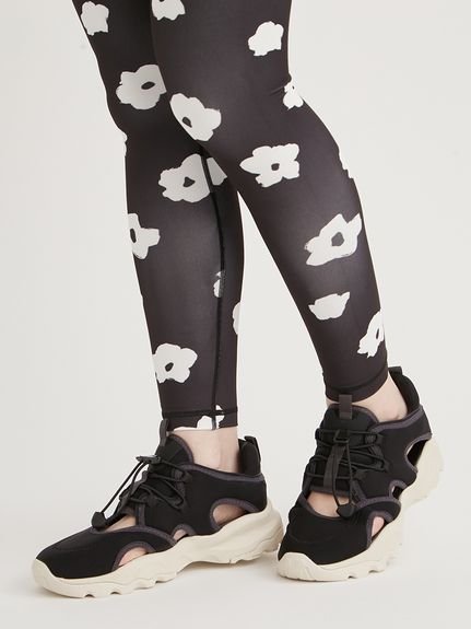 【エミ/emmi】のサンダルスニーカー インテリア・キッズ・メンズ・レディースファッション・服の通販 founy(ファニー) 　ファッション　Fashion　レディースファッション　Fashion for Women　おすすめ　Recommended / Our Picks　インソール　Shoe Insole　クッション　Cushion, Throw Pillow　サンダル　Sandals, Summer Shoes　スニーカー　Sneakers, Trainers　ソックス　Socks, Hosiery　トレンド　Trend, Trending Now　人気　Popular, Best Seller　BLK[009]|ID: prp329100004600668 ipo3291000000032709718