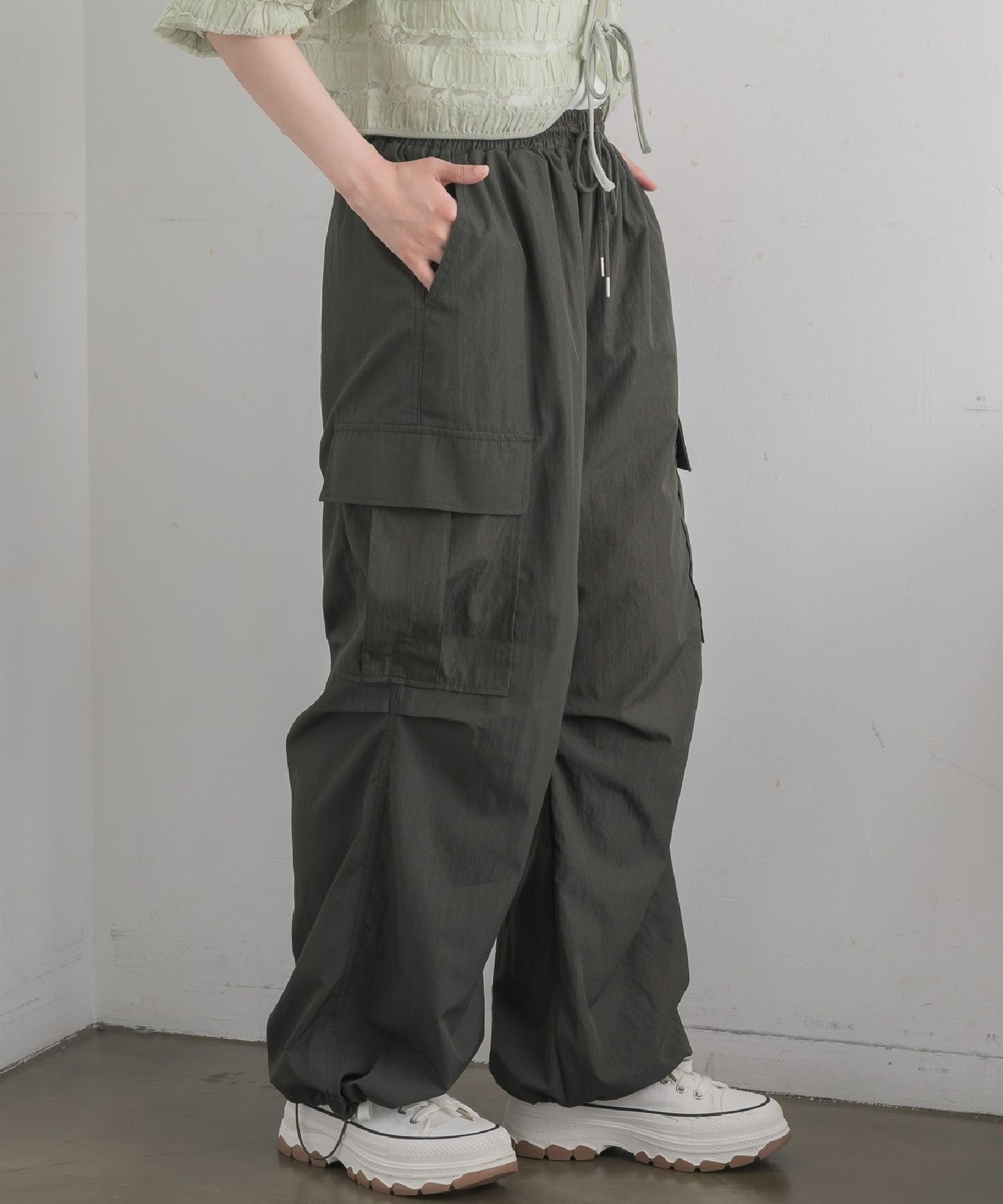 【レトロガール/RETRO GIRL】のアソートパラシュートPT インテリア・キッズ・メンズ・レディースファッション・服の通販 founy(ファニー) 　ファッション　Fashion　レディースファッション　Fashion for Women　パンツ　Pants & Trousers　おすすめ　Recommended / Our Picks　サンダル　Sandals, Summer Shoes　シンプル　Simple, Minimal　ストライプ　Stripe, Striped Pattern　スポーツ　Sports, Activewear　トレンド　Trend, Trending Now　ベーシック　Basic, Essential　ポケット　Pocket, Pocket Detail　夏　Summer　チャコール|ID: prp329100004600991 ipo3291000000032711829