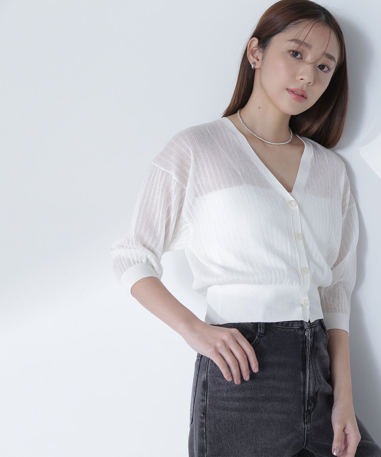 【ナチュラル ビューティー ベーシック/NATURAL BEAUTY BASIC】のVネックシアーリブカーディガン インテリア・キッズ・メンズ・レディースファッション・服の通販 founy(ファニー) 　ファッション　Fashion　レディースファッション　Fashion for Women　トップス・カットソー　Cut & Sew Tops　カーディガン・羽織り　Layered Style Cardigans　Vネックトップス　V-Neck Tops / V-Cut Neckline Shirts　インナー　Innerwear　キャミソール　Camisole, Spaghetti Strap Top　コンパクト　Compact, Small Size　シアー　Sheer, See-Through　タンク　Tank Top, Sleeveless Top　夏　Summer　オフ1|ID: prp329100004601113 ipo3291000000032712875