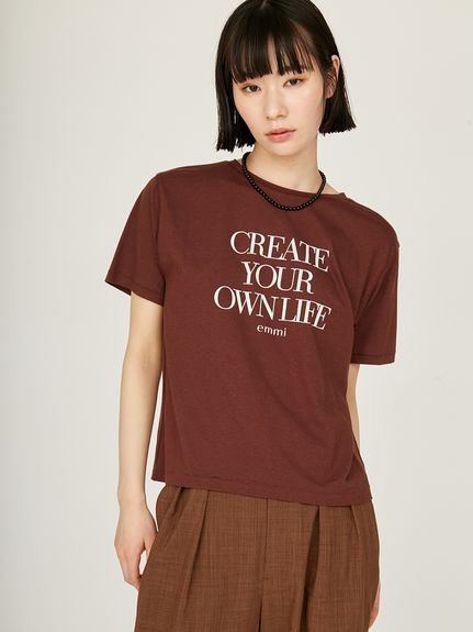 【エミ/emmi】のフロッキーロゴTシャツ インテリア・キッズ・メンズ・レディースファッション・服の通販 founy(ファニー) 　ファッション　Fashion　レディースファッション　Fashion for Women　トップス・カットソー　Cut & Sew Tops　シャツ・ブラウス・オフィスカジュアル　Elegant Blouses & Button-Ups　ロングTシャツ・Tシャツ　Longline T-Shirts & Tees　インナー　Innerwear　ジャケット　Jacket, Outerwear　セットアップ　Set-Up, Coordinated Outfit　ドレープ　Drape, Draping Fabric　BRW[058]|ID: prp329100004601146 ipo3291000000032713085