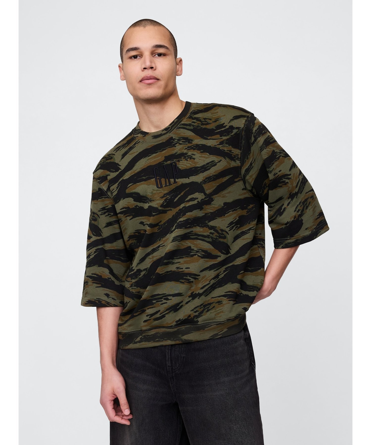 【ギャップ/GAP】のヴィンテージソフト GAPロゴ スウェットシャツ インテリア・キッズ・メンズ・レディースファッション・服の通販 founy(ファニー) 　ファッション　Fashion　レディースファッション　Fashion for Women　トップス・カットソー　Cut & Sew Tops　シャツ・ブラウス・オフィスカジュアル　Elegant Blouses & Button-Ups　レディースパーカー・カジュアルフーディー　Casual Hoodies & Sweatshirts　スウェット・クルーネックトップス　Sweatshirts & Crewnecks / Relaxed Fit Sweat Tops　ダウン　Down, Puffer　トレーナー　Sweatshirt, Trainer　フィット　Fit, Slim Fit　フロント　Front, Front Design　おすすめ　Recommended / Our Picks　CAMO|ID: prp329100004601250 ipo3291000000032713884