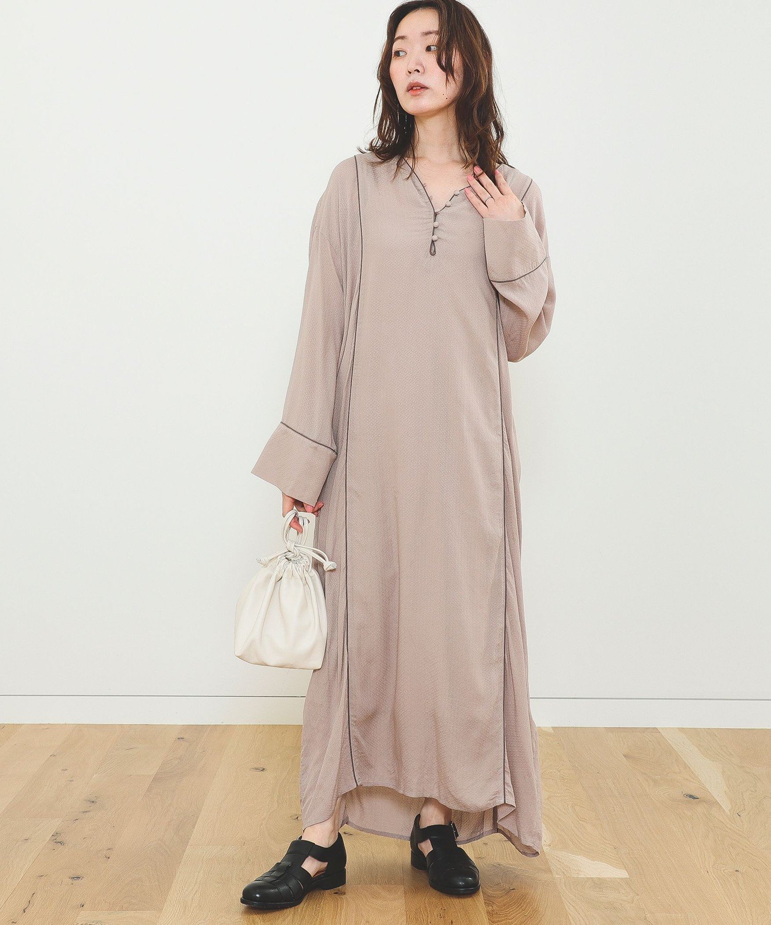 【その他のブランド/Other】のBEAMS HEART / パイピング マキシワンピース インテリア・キッズ・メンズ・レディースファッション・服の通販 founy(ファニー) 　ファッション　Fashion　レディースファッション　Fashion for Women　ワンピース　Dresses　マキシ丈ワンピース・ロングドレス　Maxi Dresses / Long One-Pieces　おすすめ　Recommended / Our Picks　ジャカード／ジャガード　Jacquard, Woven Pattern　パイピング　Piping, Trim Design　マキシ　Maxi, Full Length　ロング　Long, Long-Length　ピンクベージュ|ID: prp329100004601283 ipo3291000000032714122