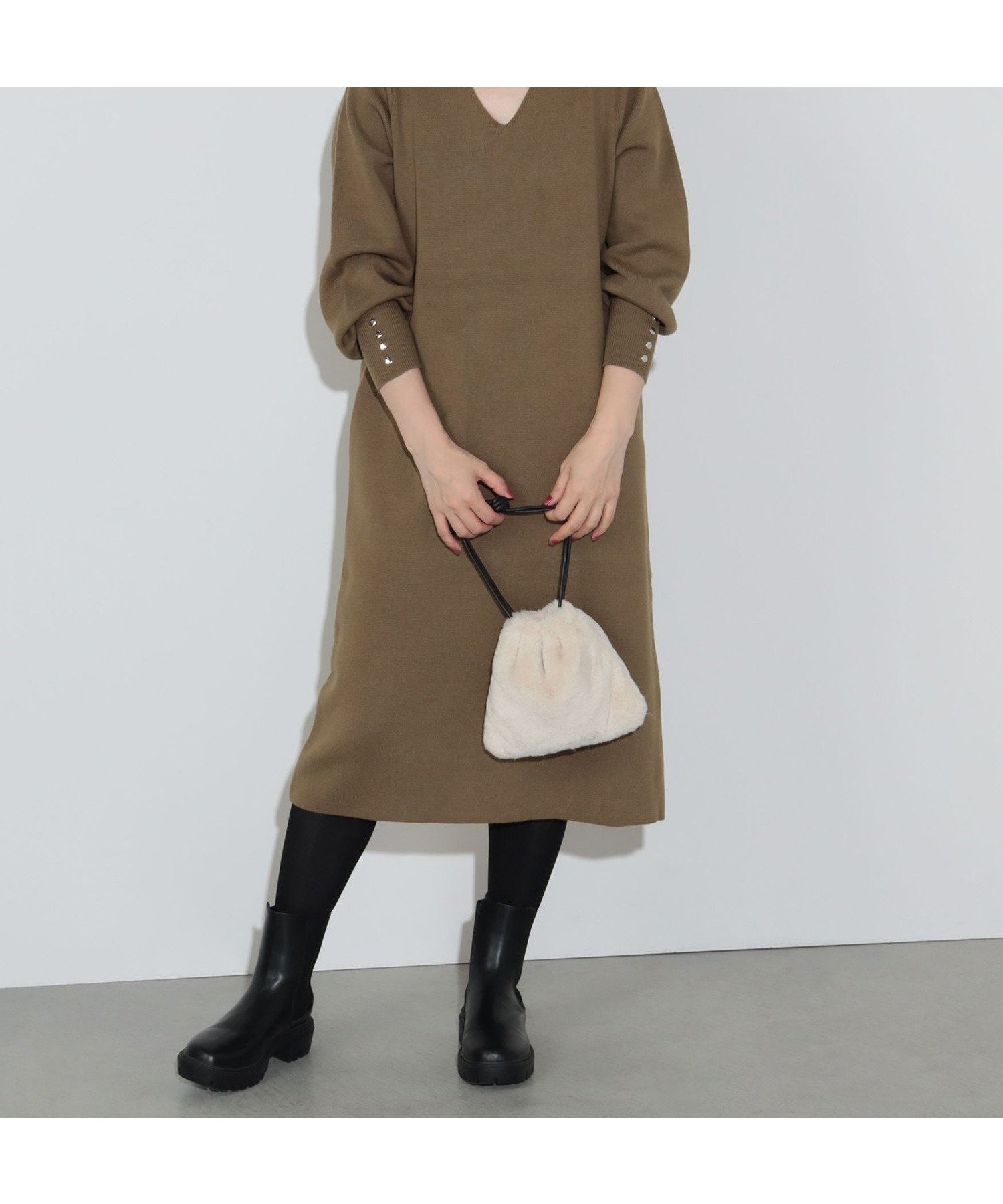 【その他のブランド/Other】のVネック ロングニット ワンピース インテリア・キッズ・メンズ・レディースファッション・服の通販 founy(ファニー) 　ファッション　Fashion　レディースファッション　Fashion for Women　ワンピース　Dresses　ニットワンピース　Knit Dresses　シンプル　Simple, Minimal　ストレート　Straight, Straight Cut　デコルテ　Décolleté, Neckline　リラックス　Relax, Relaxed Fit　ロング　Long, Long-Length　エレガント 上品　Elegant　OLIVE|ID: prp329100004601312 ipo3291000000032714336
