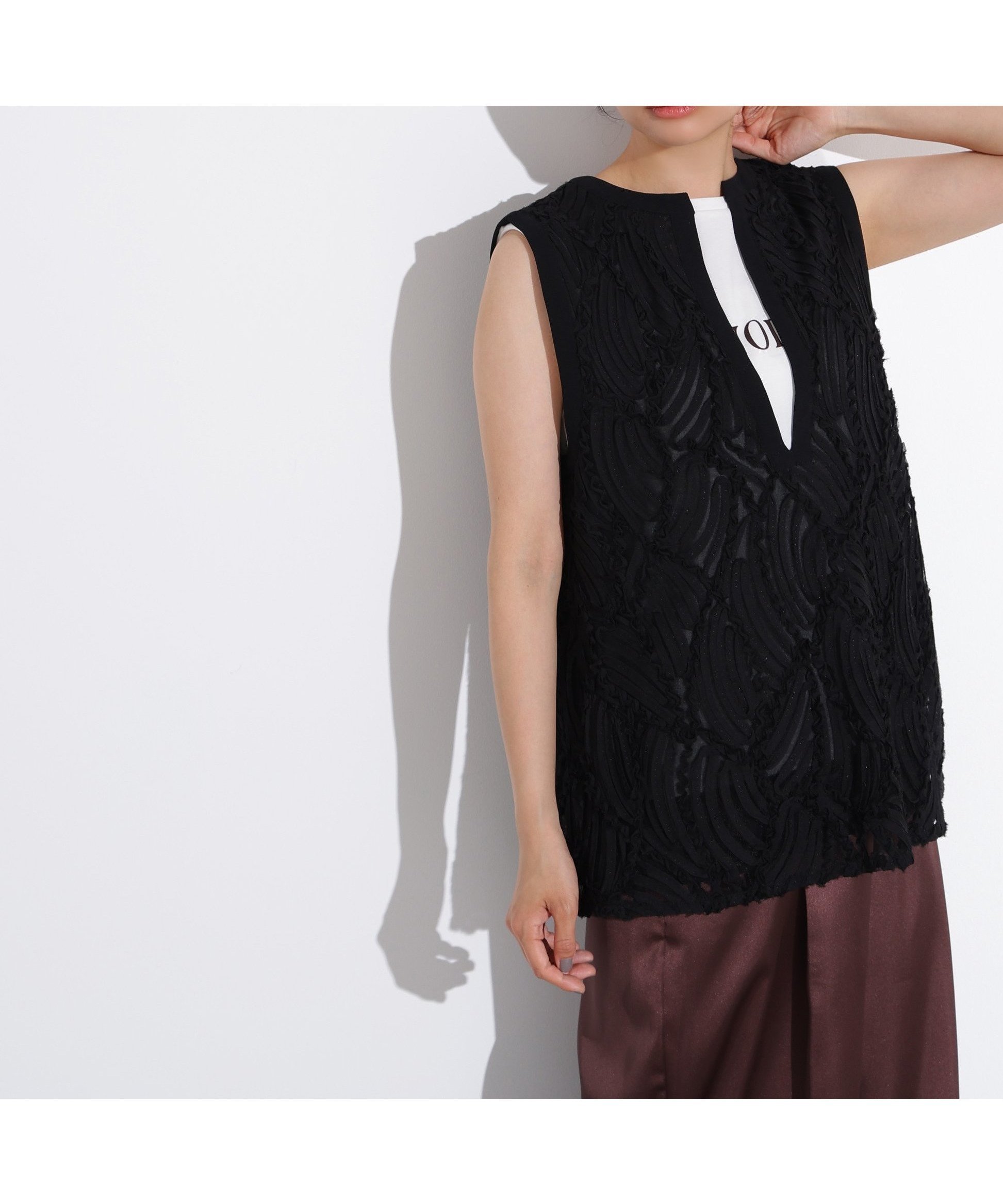 【エヌ ナチュラルビューティーベーシック/N.Natural Beauty basic】のレース刺繍ベスト インテリア・キッズ・メンズ・レディースファッション・服の通販 founy(ファニー) 　ファッション　Fashion　レディースファッション　Fashion for Women　アウター　Coat / Outerwear Collection　トップス・カットソー　Cut & Sew Tops　ベスト&ジレ / 重ね着スタイル　Vests & Gilets　おすすめ　Recommended / Our Picks　インナー　Innerwear　キャミソール　Camisole, Spaghetti Strap Top　シアー　Sheer, See-Through　シフォン　Chiffon, Lightweight Fabric　チュール　Tulip, Tulip Motif　ベスト　Vest, Waistcoat　レース　Lace, Lace Fabric　ロング　Long, Long-Length　長袖　Long Sleeve, Full Sleeve　ブラック|ID: prp329100004601343 ipo3291000000032714616