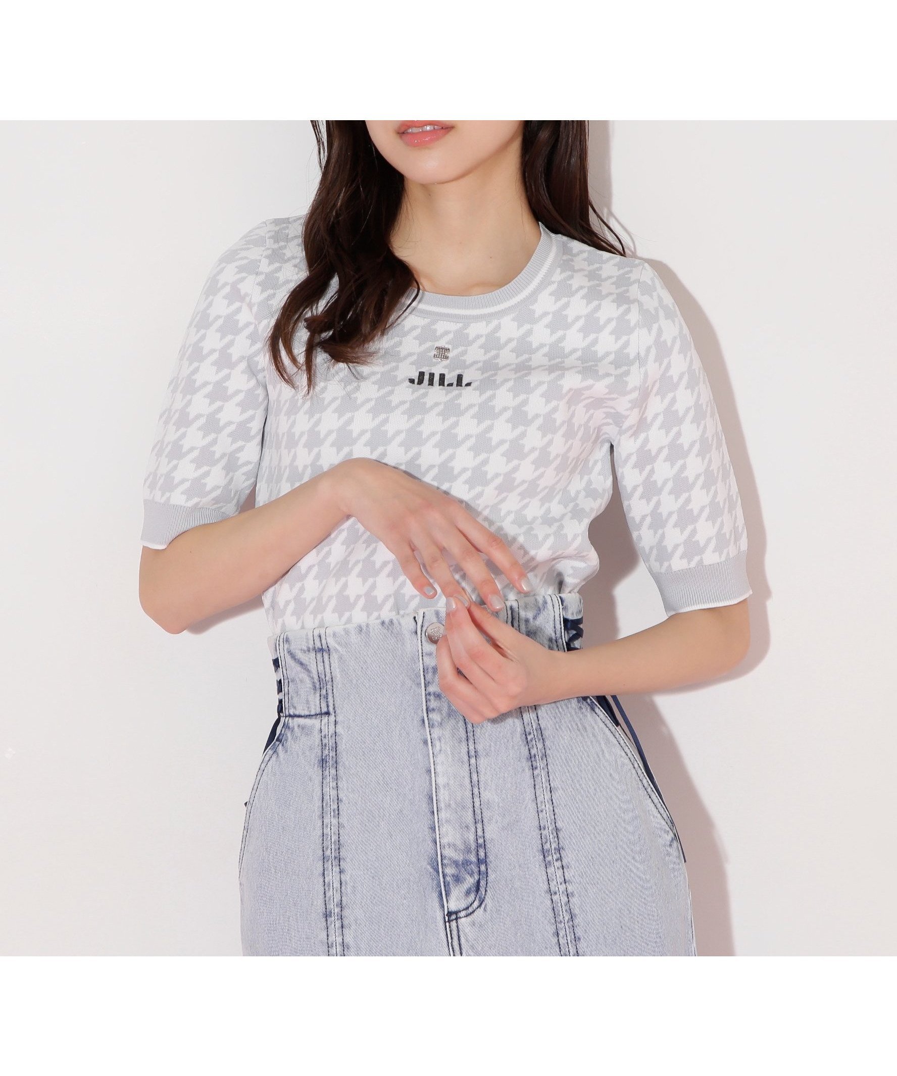 【その他のブランド/Other】の半袖ジャガードニット インテリア・キッズ・メンズ・レディースファッション・服の通販 founy(ファニー) 　ファッション　Fashion　レディースファッション　Fashion for Women　トップス・カットソー　Cut & Sew Tops　ニット　Knit Tops & Sweaters　クラシカル　Classical, Vintage-Inspired　シンプル　Simple, Minimal　デニム　Denim, Jeans Material　フィット　Fit, Slim Fit　フロント　Front, Front Design　プレート　Plate, Dish　ワイド　Wide, Wide Fit　半袖　Short Sleeve, Half Sleeve　グレー|ID: prp329100004601359 ipo3291000000032714804
