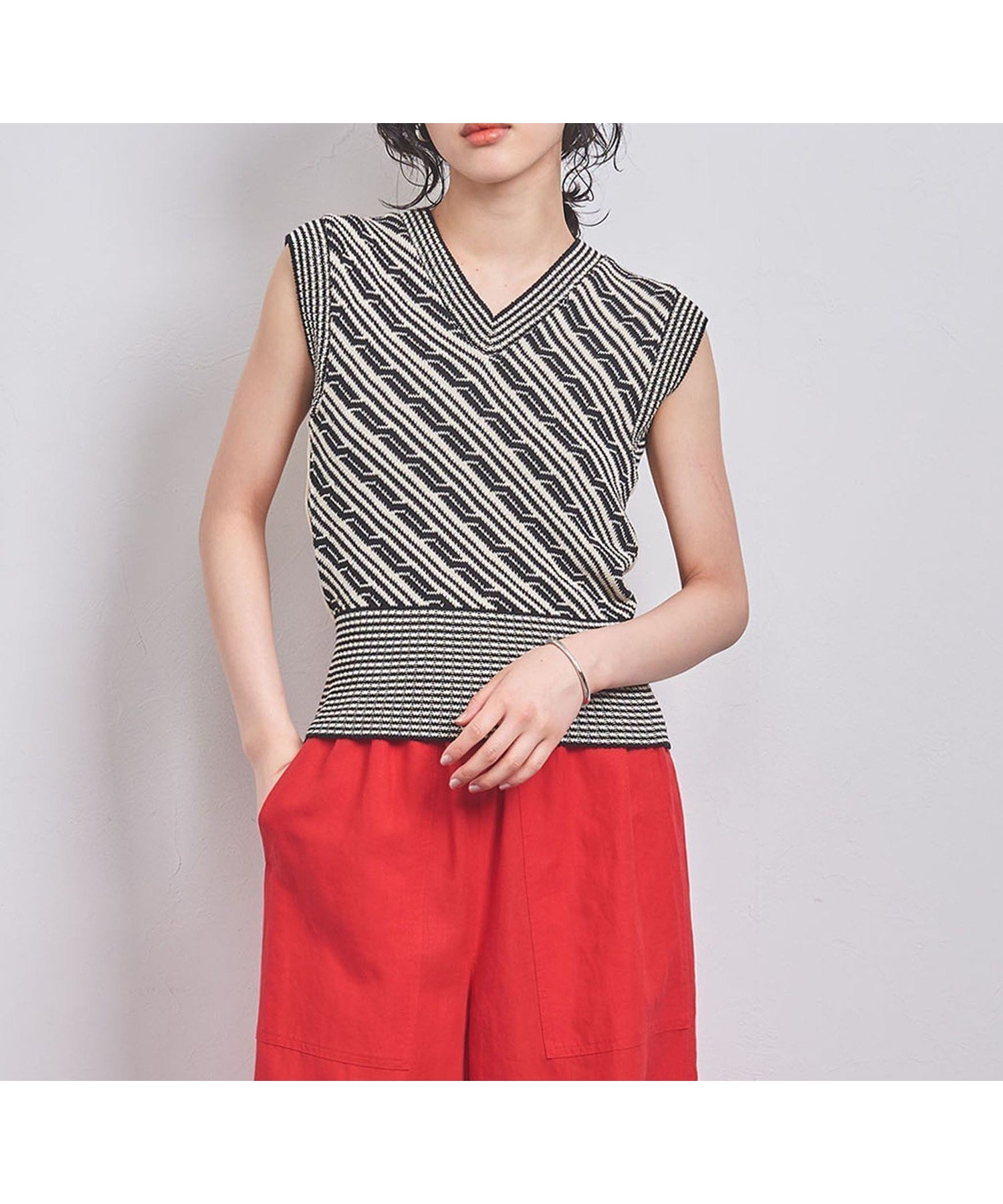【その他のブランド/Other】のVネック ノースリーブニット 人気、トレンドファッション・服の通販 founy(ファニー) 　ファッション　Fashion　レディースファッション　Fashion for Women　トップス・カットソー　Cut & Sew Tops　ニット　Knit Tops & Sweaters　キャミソール&ノースリーブ　Camisoles & Sleeveless Tops　Vネックトップス　V-Neck Tops / V-Cut Neckline Shirts　おすすめ　Recommended / Our Picks　コンパクト　Compact, Small Size　ジャカード／ジャガード　Jacquard, Woven Pattern　ノースリーブ　Sleeveless, No-Sleeve　バランス　Balance, Style Balance　ボーダー　Border, Stripe　ロング　Long, Long-Length　 other-1|ID: prp329100004601364 ipo3291000000032714876