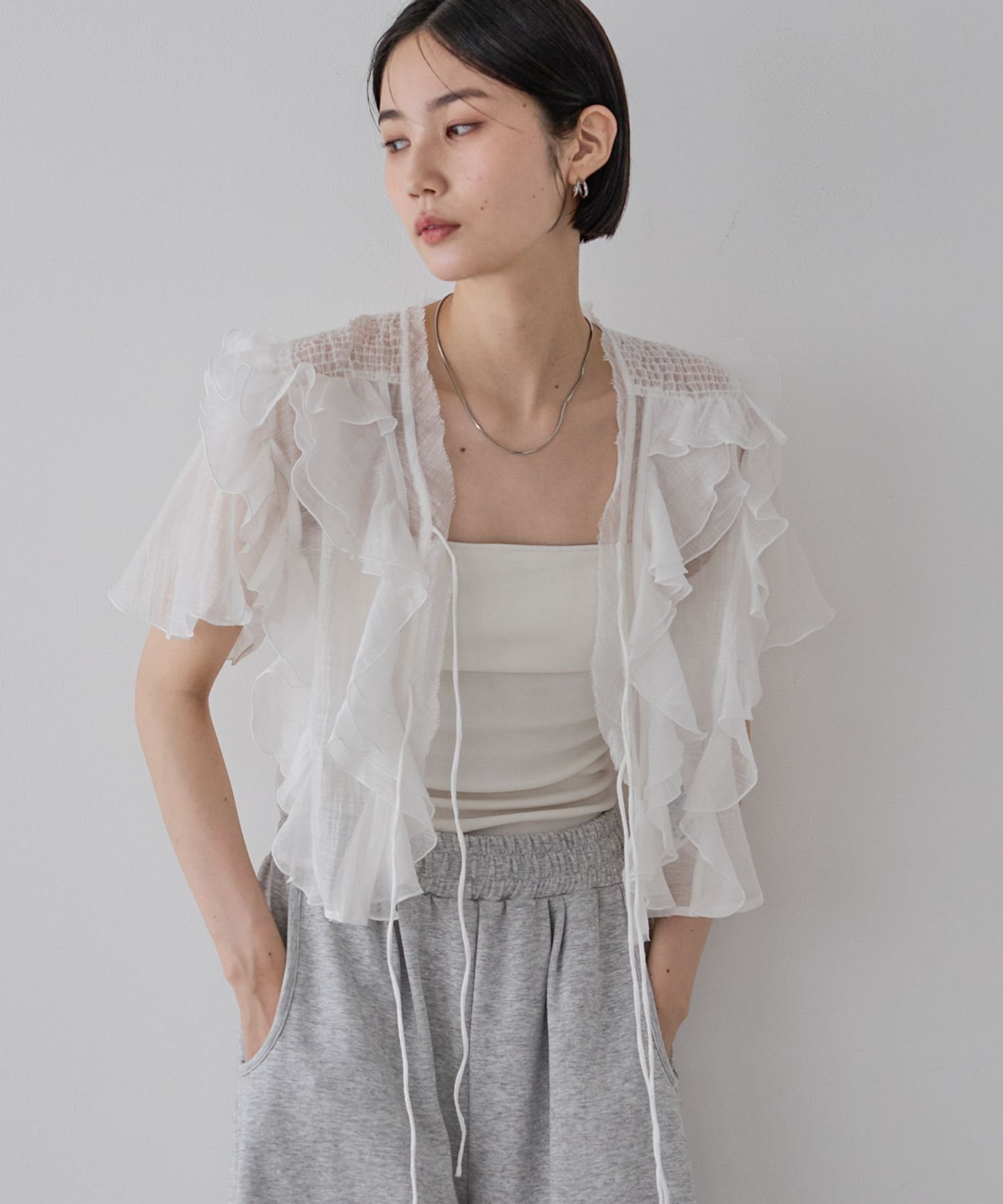 【ジーナシス/JEANASiS】のウーブンシアーラッフルブラウス インテリア・キッズ・メンズ・レディースファッション・服の通販 founy(ファニー) 　ファッション　Fashion　レディースファッション　Fashion for Women　トップス・カットソー　Cut & Sew Tops　シャツ・ブラウス・オフィスカジュアル　Elegant Blouses & Button-Ups　カットオフ　Cut-Off Design　コンパクト　Compact, Small Size　今季　This Season, Current Season　シアー　Sheer, See-Through　シンプル　Simple, Minimal　スラックス　Slacks, Dress Pants　デニム　Denim, Jeans Material　トレンド　Trend, Trending Now　バランス　Balance, Style Balance　フェミニン　Feminine, Girly　フリル　Frill, Ruffle　フロント　Front, Front Design　羽織　Haori, Light Jacket　夏　Summer　エレガント 上品　Elegant　ホワイト|ID: prp329100004601391 ipo3291000000032715069