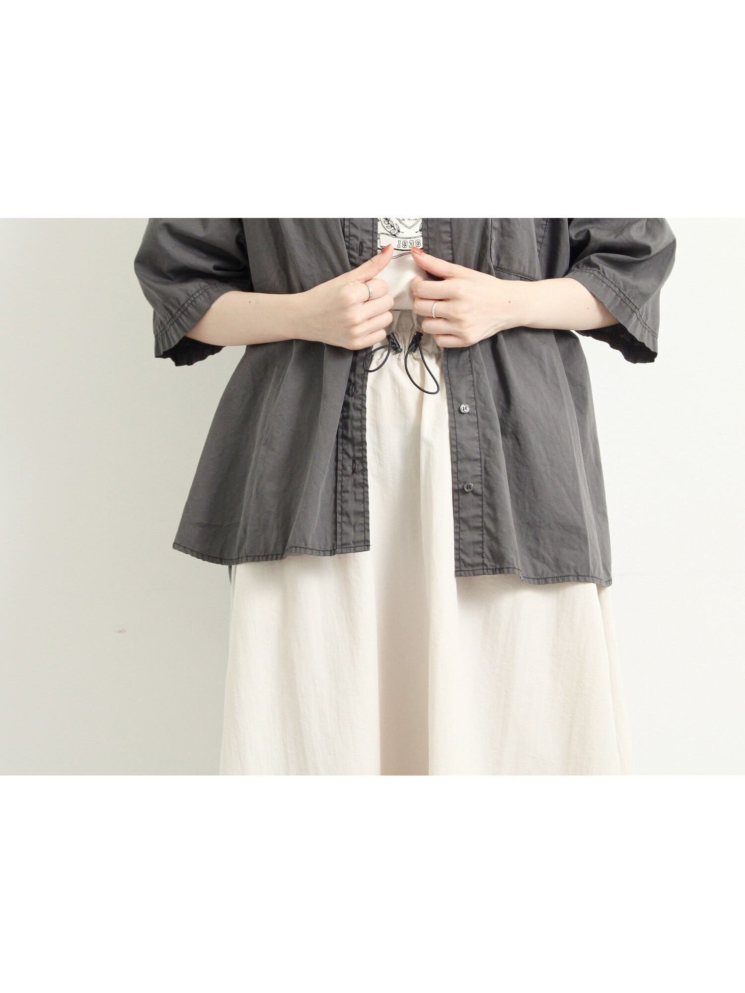 【サマンサモスモス/Samansa Mos2】の製品染め加工シャツ インテリア・キッズ・メンズ・レディースファッション・服の通販 founy(ファニー) 　ファッション　Fashion　レディースファッション　Fashion for Women　トップス・カットソー　Cut & Sew Tops　シャツ・ブラウス・オフィスカジュアル　Elegant Blouses & Button-Ups　シンプル　Simple, Minimal　ポケット　Pocket, Pocket Detail　チャコールグレー|ID: prp329100004601403 ipo3291000000032715169