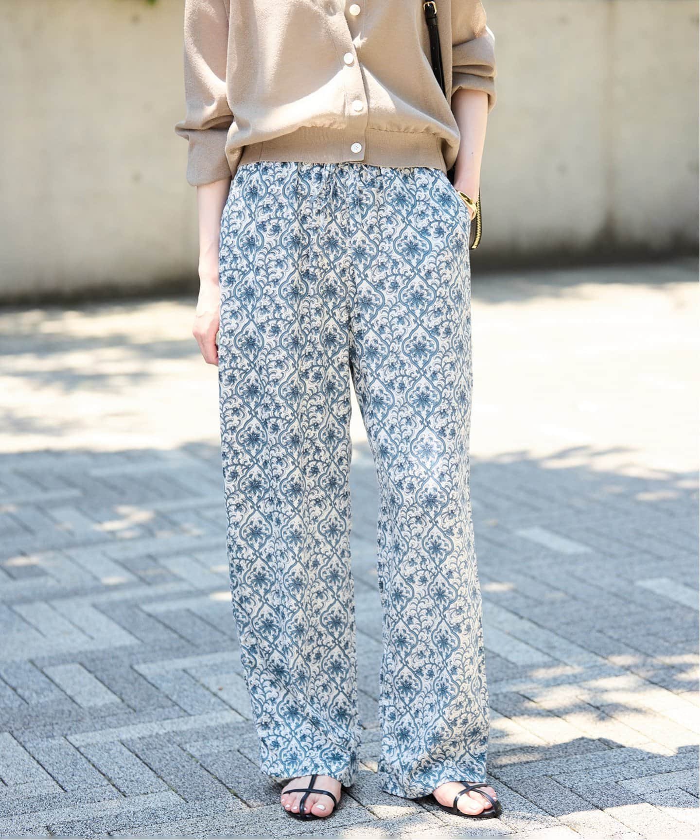 【スローブ イエナ/SLOBE IENA】のインドサテンパンツ インテリア・キッズ・メンズ・レディースファッション・服の通販 founy(ファニー) 　ファッション　Fashion　レディースファッション　Fashion for Women　パンツ　Pants & Trousers　2025年　2025　2025春夏・S/S　Spring/Summer 2025 SS25　インド　Indian Textile　カーディガン　Cardigan, Knitwear　キャミワンピース　Cami Dress, Slip Dress　サテン　Satin, Glossy Fabric　シアー　Sheer, See-Through　スカーフ　Scarf, Neckwear　ティアードワンピース　Tiered Dress, Flared Dress　フレア　Flare, Flared　プリント　Print, Printed Pattern　モチーフ　Motif, Design Theme　リラックス　Relax, Relaxed Fit　ワイド　Wide, Wide Fit　夏　Summer　ブルー|ID: prp329100004601433 ipo3291000000032715408