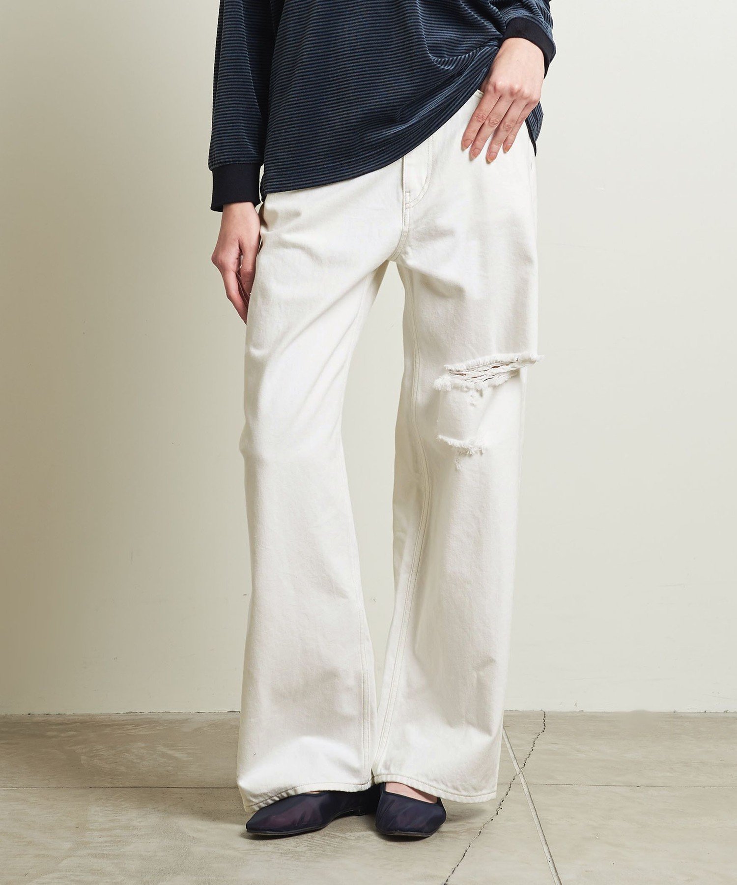 【その他のブランド/Other】のATTISESSION クラッシュ デニムパンツ/432 インテリア・キッズ・メンズ・レディースファッション・服の通販 founy(ファニー) 　ファッション　Fashion　レディースファッション　Fashion for Women　パンツ　Pants & Trousers　デニムパンツ・ジーンズ・美脚デニム　Denim Jeans & Pants　クラッシュ　Distressed, Crashed Style　コンパクト　Compact, Small Size　ダメージ　Distressed, Destroyed　デニム　Denim, Jeans Material　トレンド　Trend, Trending Now　定番　Standard, Basic Item　ベーシック　Basic, Essential　ポロシャツ　Polo Shirt, Collared Tee　ワイド　Wide, Wide Fit　おすすめ　Recommended / Our Picks　WHITE|ID: prp329100004601447 ipo3291000000032715551