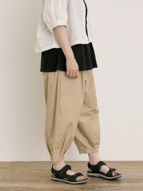 【サマンサモスモス/Samansa Mos2】の裾タックテーパードパンツ 人気、トレンドファッション・服の通販 founy(ファニー) ファッション Fashion レディースファッション Fashion for Women パンツ Pants & Trousers ギャザー Gathered, Ruffled シンプル Simple, Minimal フィット Fit, Slim Fit 無地 Plain, Solid Color |ID:prp329100004601450
