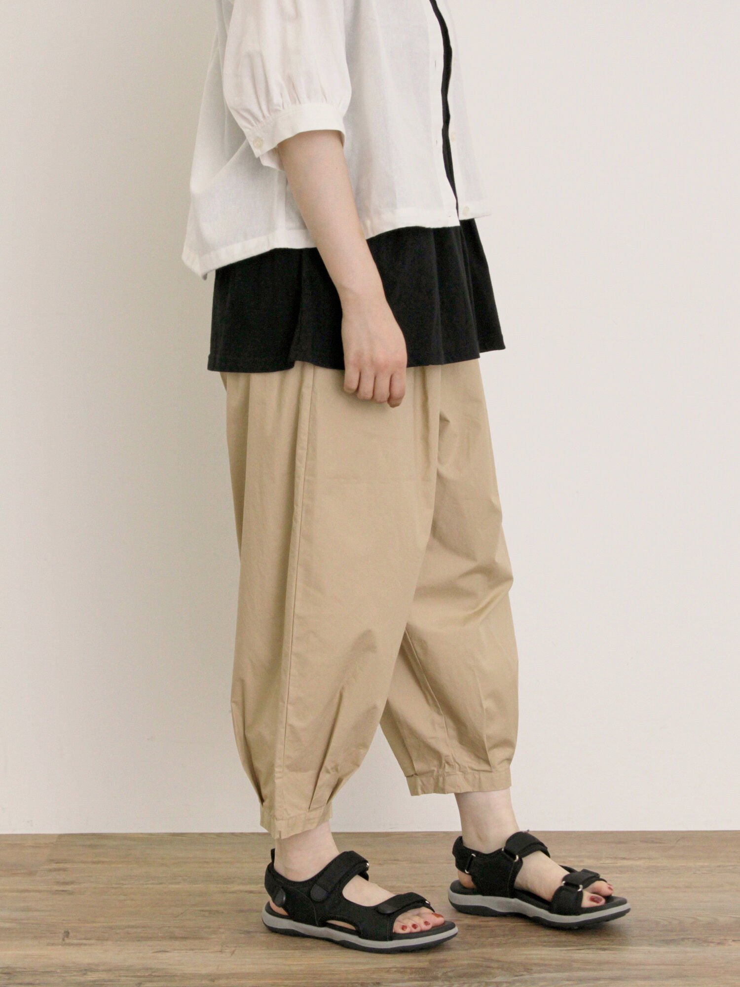 【サマンサモスモス/Samansa Mos2】の裾タックテーパードパンツ 人気、トレンドファッション・服の通販 founy(ファニー) 　ファッション　Fashion　レディースファッション　Fashion for Women　パンツ　Pants & Trousers　ギャザー　Gathered, Ruffled　シンプル　Simple, Minimal　フィット　Fit, Slim Fit　無地　Plain, Solid Color　 other-1|ID: prp329100004601450 ipo3291000000032715575