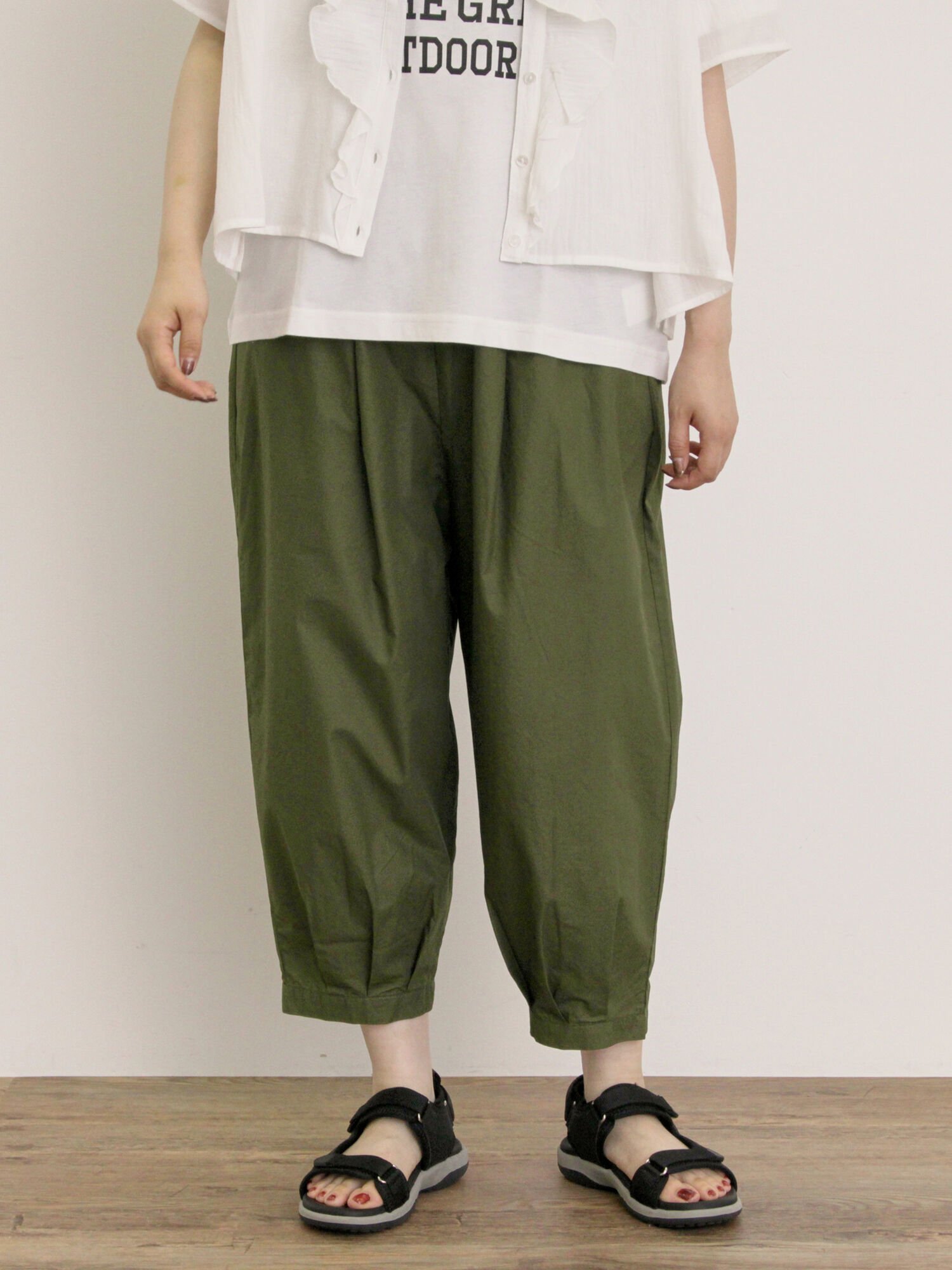 【サマンサモスモス/Samansa Mos2】の裾タックテーパードパンツ インテリア・キッズ・メンズ・レディースファッション・服の通販 founy(ファニー) 　ファッション　Fashion　レディースファッション　Fashion for Women　パンツ　Pants & Trousers　ギャザー　Gathered, Ruffled　シンプル　Simple, Minimal　フィット　Fit, Slim Fit　無地　Plain, Solid Color　カーキ|ID: prp329100004601450 ipo3291000000032715577