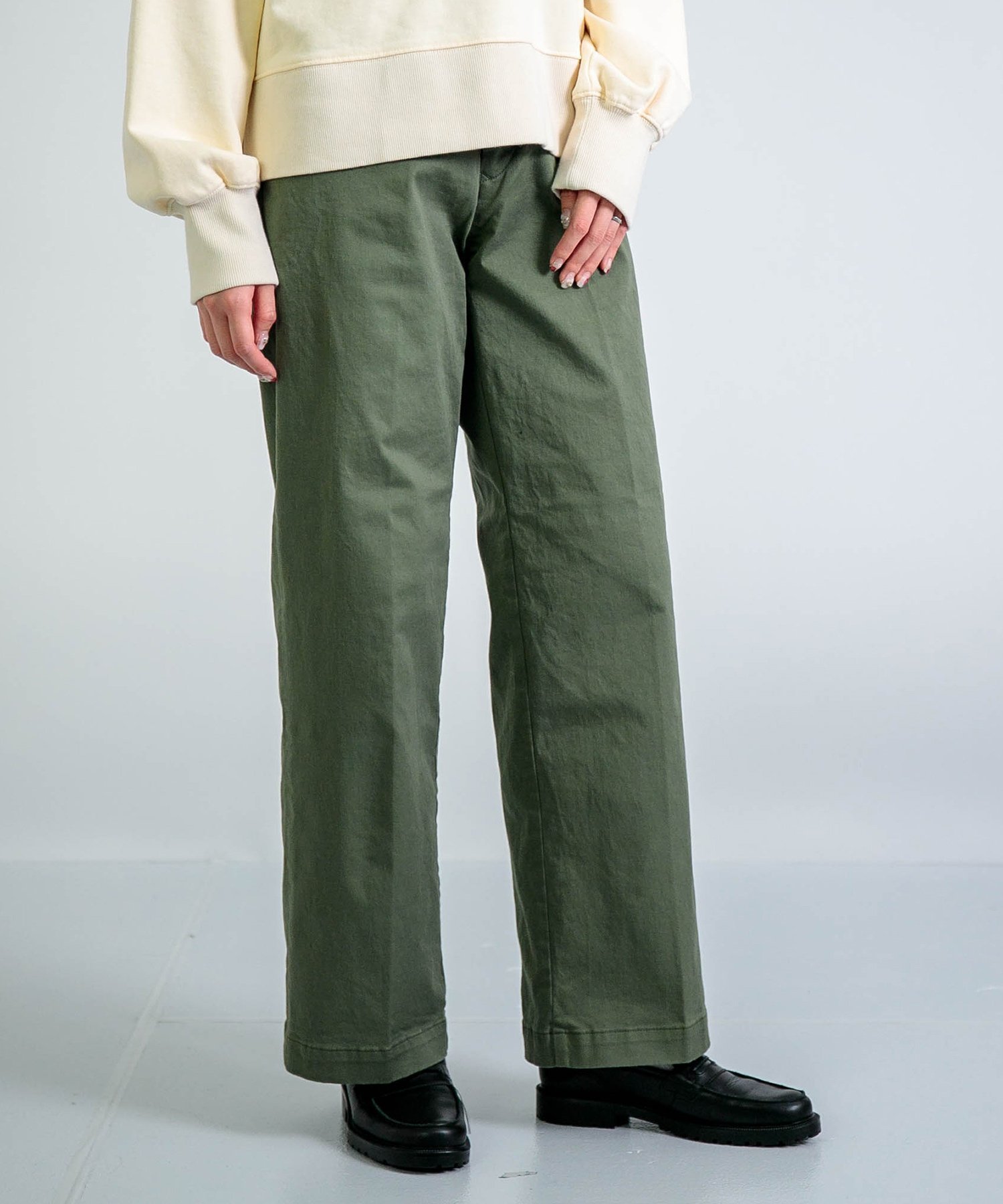 【ドミンゴ/DOMINGO】のロイカチノストレッチ ストレートトラウザー インテリア・キッズ・メンズ・レディースファッション・服の通販 founy(ファニー) 　ファッション　Fashion　レディースファッション　Fashion for Women　ストレッチ　Stretch, Stretchy Fabric　ストレート　Straight, Straight Cut　センター　Center, Center Line　フィット　Fit, Slim Fit　ワイド　Wide, Wide Fit　オリーブ|ID: prp329100004602012 ipo3291000000032720345