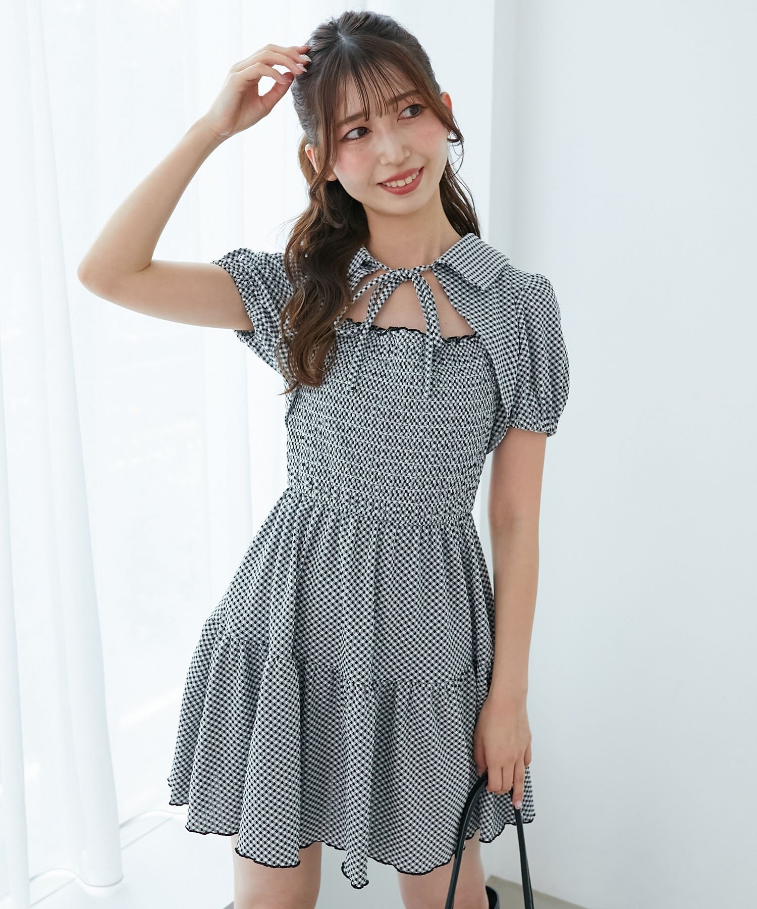 【マジェスティック レゴン/MAJESTIC LEGON】の襟付きデコルテオープンミニワンピ インテリア・キッズ・メンズ・レディースファッション・服の通販 founy(ファニー) 　ファッション　Fashion　レディースファッション　Fashion for Women　ワンピース　Dresses　カットソー　Cut and Sewn Top　コンパクト　Compact, Small Size　シャーリング　Shirring, Ruched　デコルテ　Décolleté, Neckline　フィット　Fit, Slim Fit　旅行　Travel　グレー柄|ID: prp329100004602131 ipo3291000000032721487