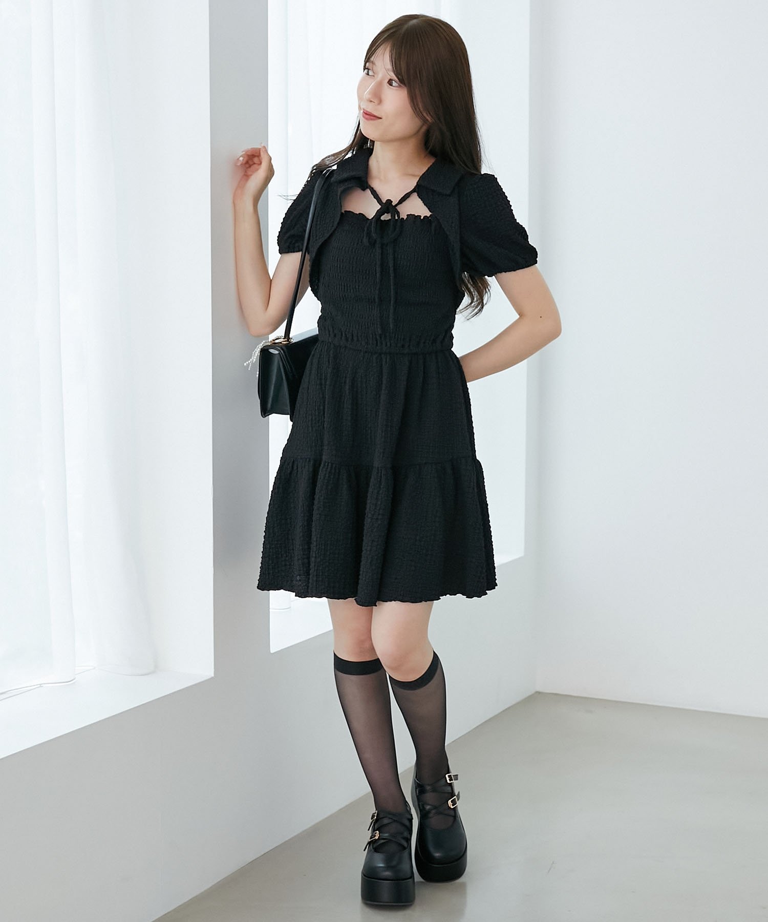 【マジェスティック レゴン/MAJESTIC LEGON】の襟付きデコルテオープンミニワンピ インテリア・キッズ・メンズ・レディースファッション・服の通販 founy(ファニー) 　ファッション　Fashion　レディースファッション　Fashion for Women　ワンピース　Dresses　カットソー　Cut and Sewn Top　コンパクト　Compact, Small Size　シャーリング　Shirring, Ruched　デコルテ　Décolleté, Neckline　フィット　Fit, Slim Fit　旅行　Travel　ブラック|ID: prp329100004602131 ipo3291000000032721488