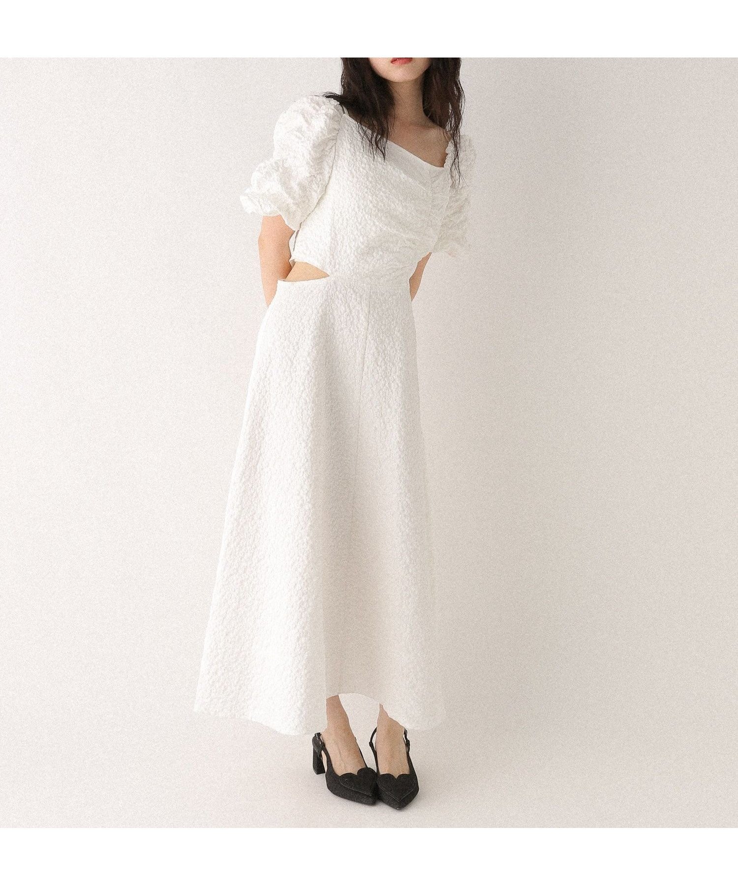 【ヘザー/Heather】のアシメカットアウトワンピース(半袖) インテリア・キッズ・メンズ・レディースファッション・服の通販 founy(ファニー) 　ファッション　Fashion　レディースファッション　Fashion for Women　ワンピース　Dresses　おすすめ　Recommended / Our Picks　キャップ　Cap, Baseball Cap　ギャザー　Gathered, Ruffled　サンダル　Sandals, Summer Shoes　シャーリング　Shirring, Ruched　スニーカー　Sneakers, Trainers　スリーブ　Sleeve, Long Sleeve / Short Sleeve　デコルテ　Décolleté, Neckline　半袖　Short Sleeve, Half Sleeve　オフホワイト|ID: prp329100004602230 ipo3291000000032722257
